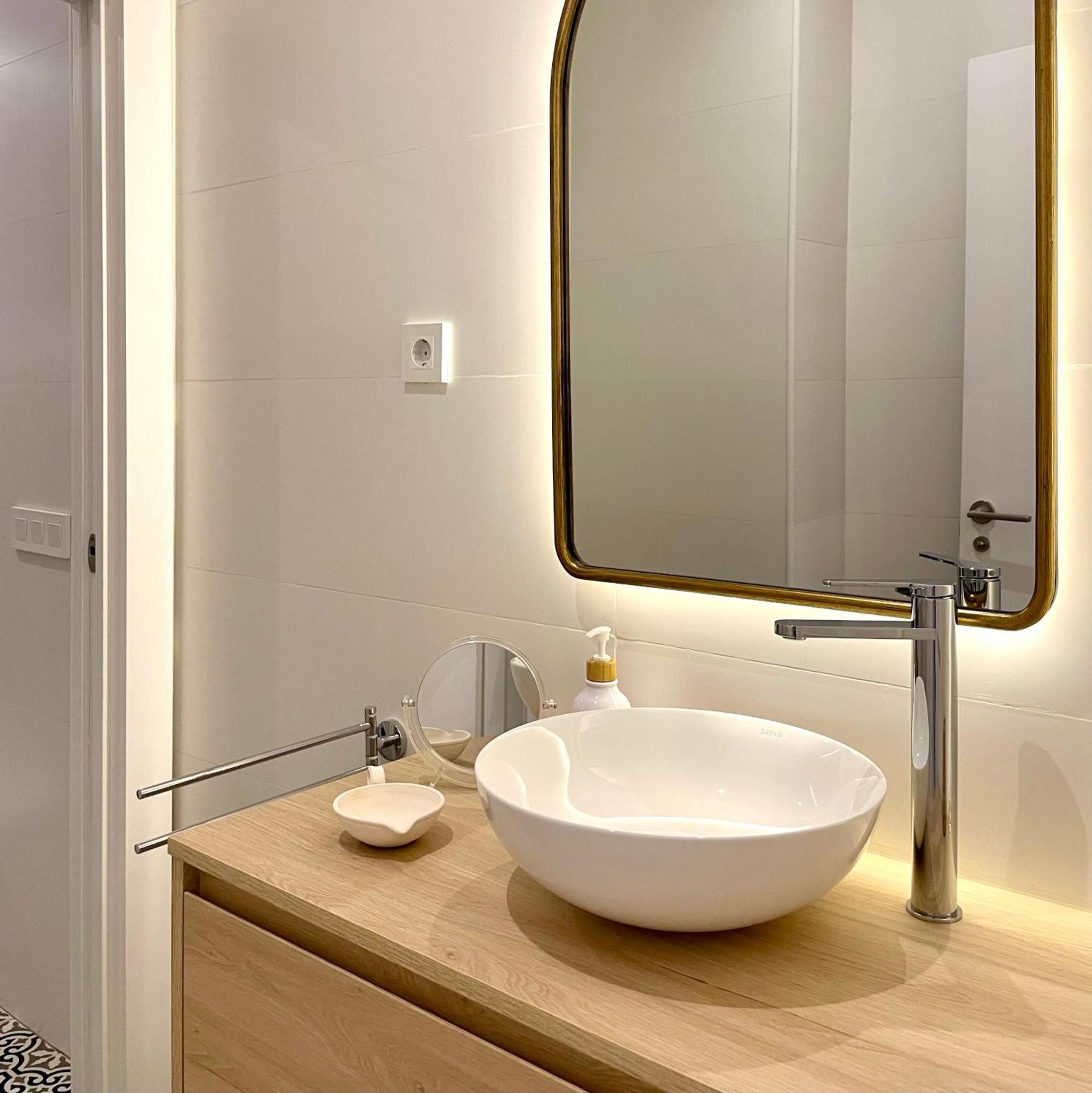 Piso Con Patio, 3 Habitaciones, En La Goleta Malaga