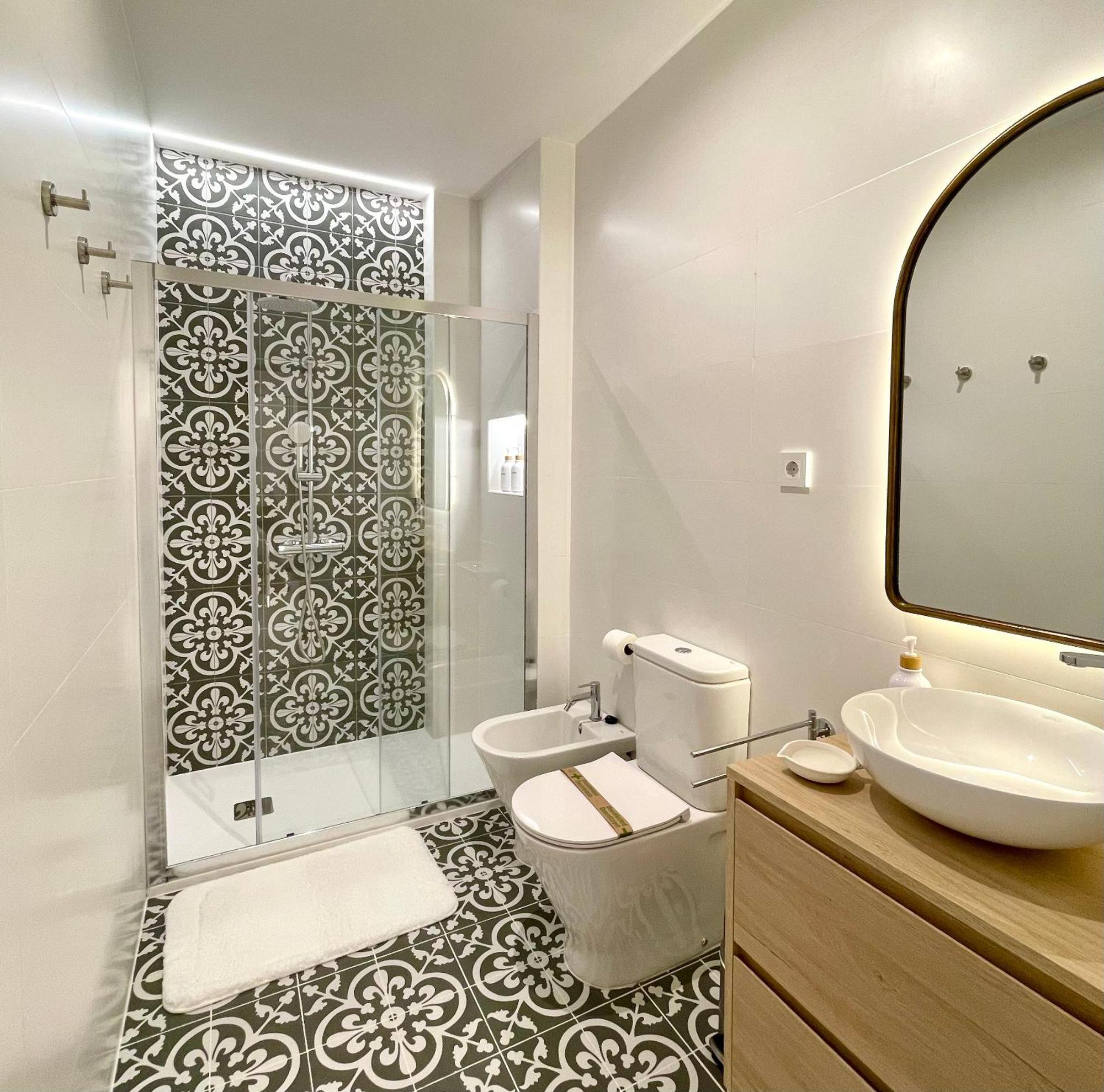 Piso Con Patio, 3 Habitaciones, En La Goleta Apartment Malaga