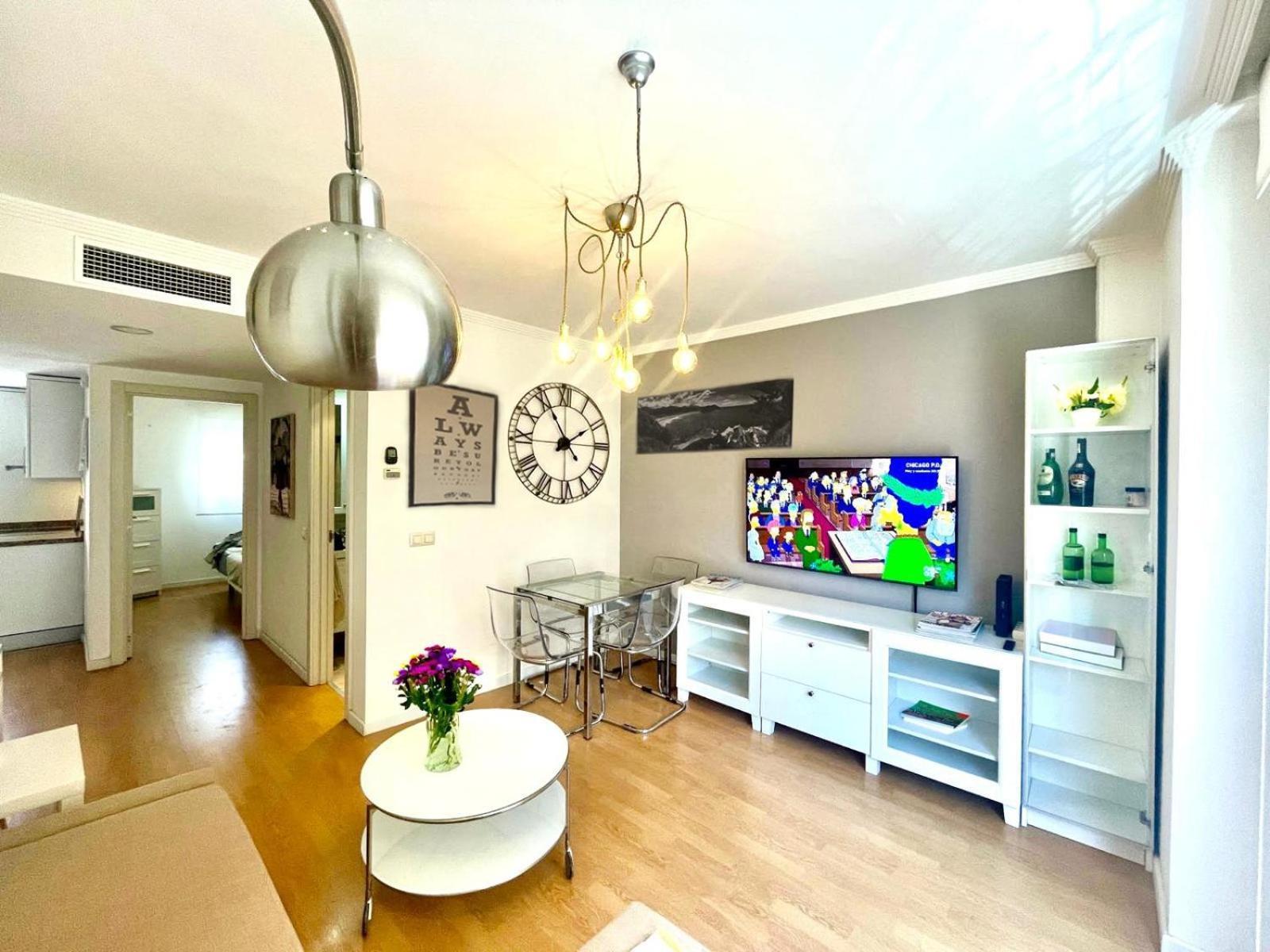 Apartamento Maravilloso Centrico De 70m2, Jardin Propio 40m2 Con Piscina Ninos Y Parking Opcional *