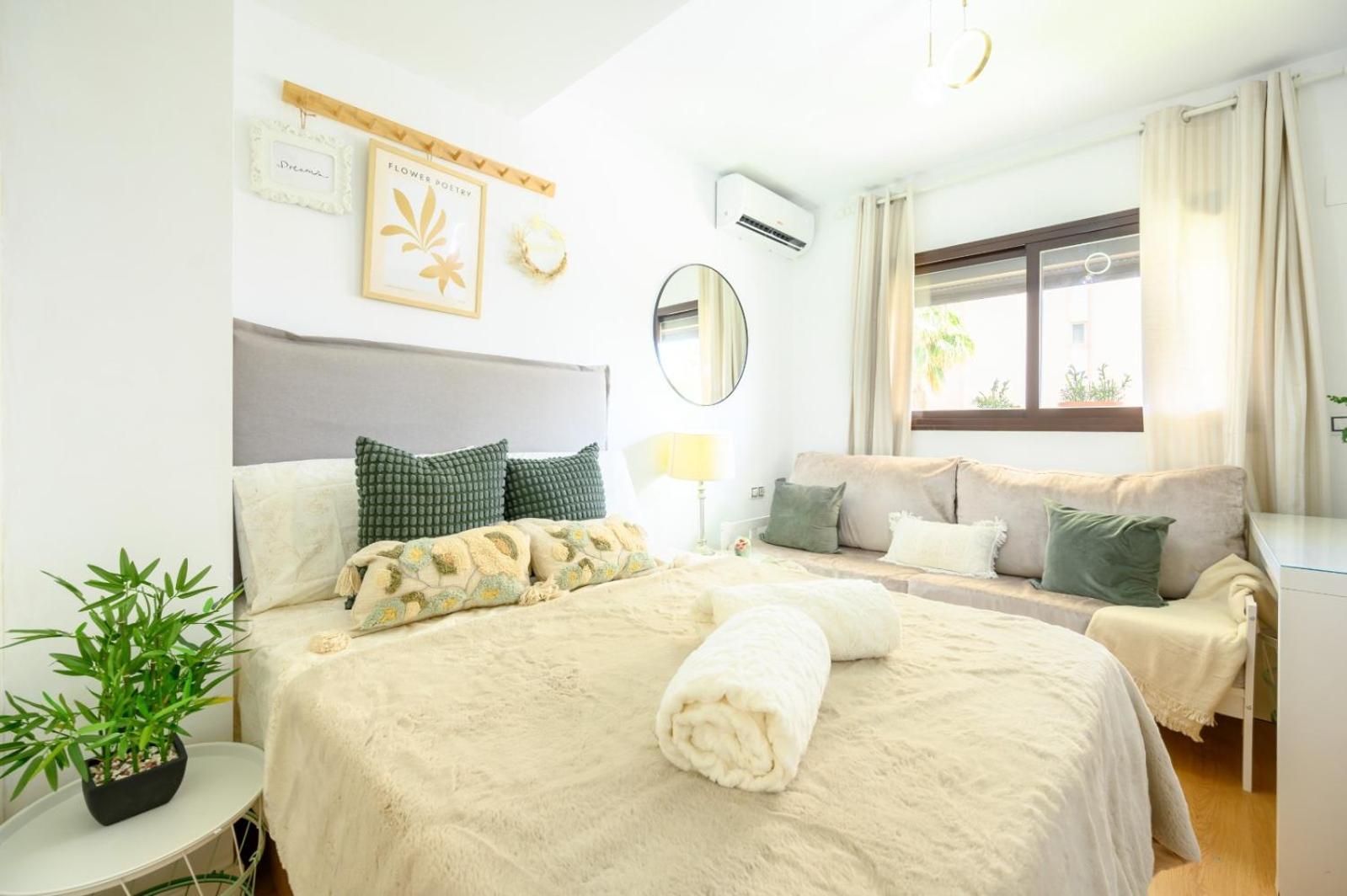 Estudio Con Parking Teatinos Living Leilighet *