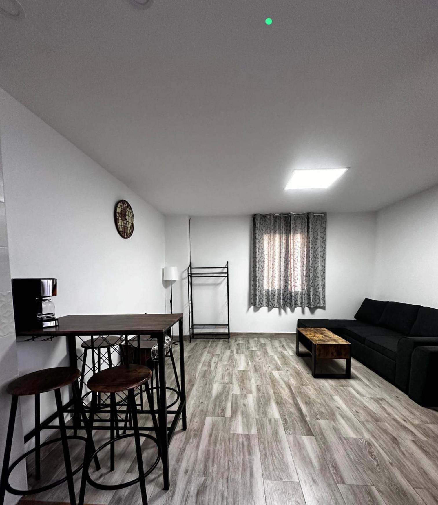 Amplia Casa Entera Con Patio Y Terraza Familia Y Grupo De Amigos Málaga