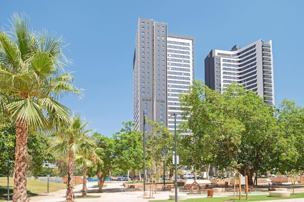 Lejlighed Urban Jungle In Center, 18th Floor, Rooftop Pool, Free Parking *