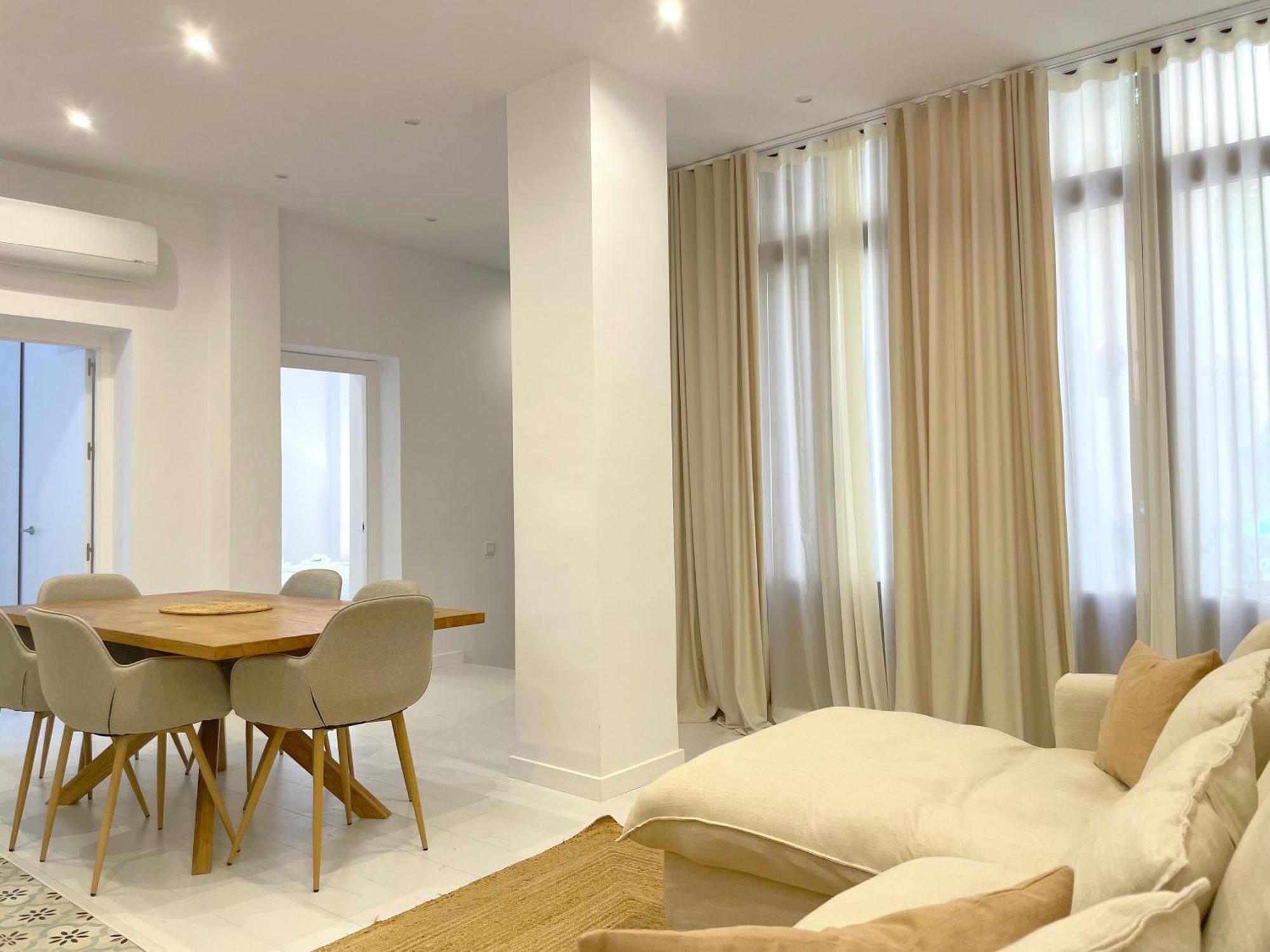 Apartment Piso Con Patio, 3 Habitaciones, En La Goleta
