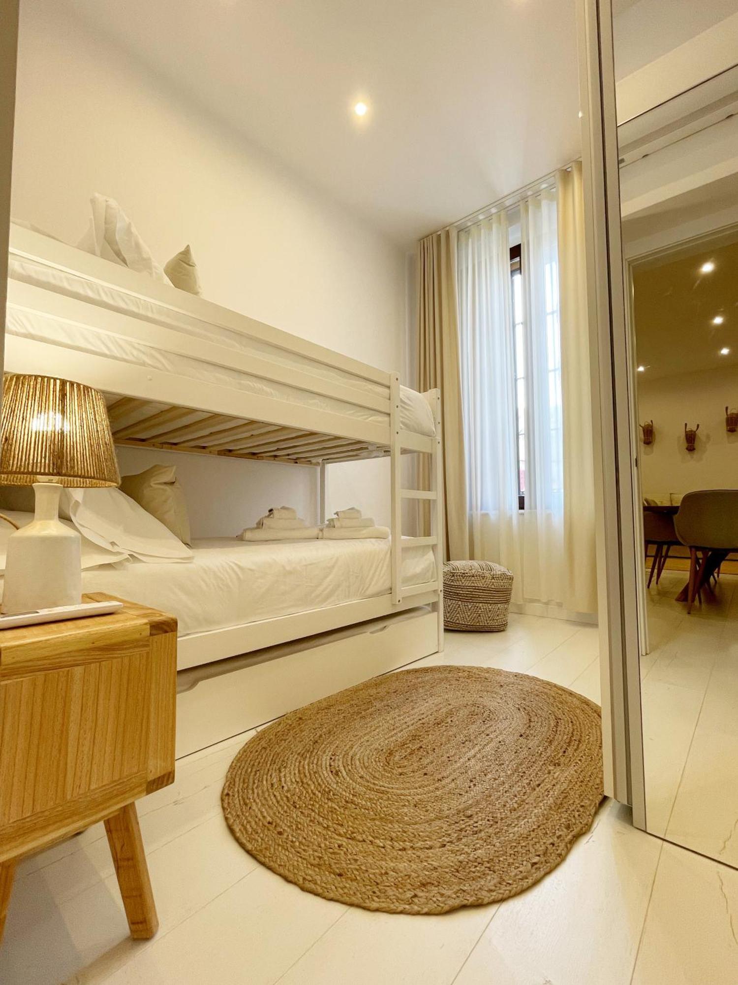 Piso Con Patio, 3 Habitaciones, En La Goleta Malaga