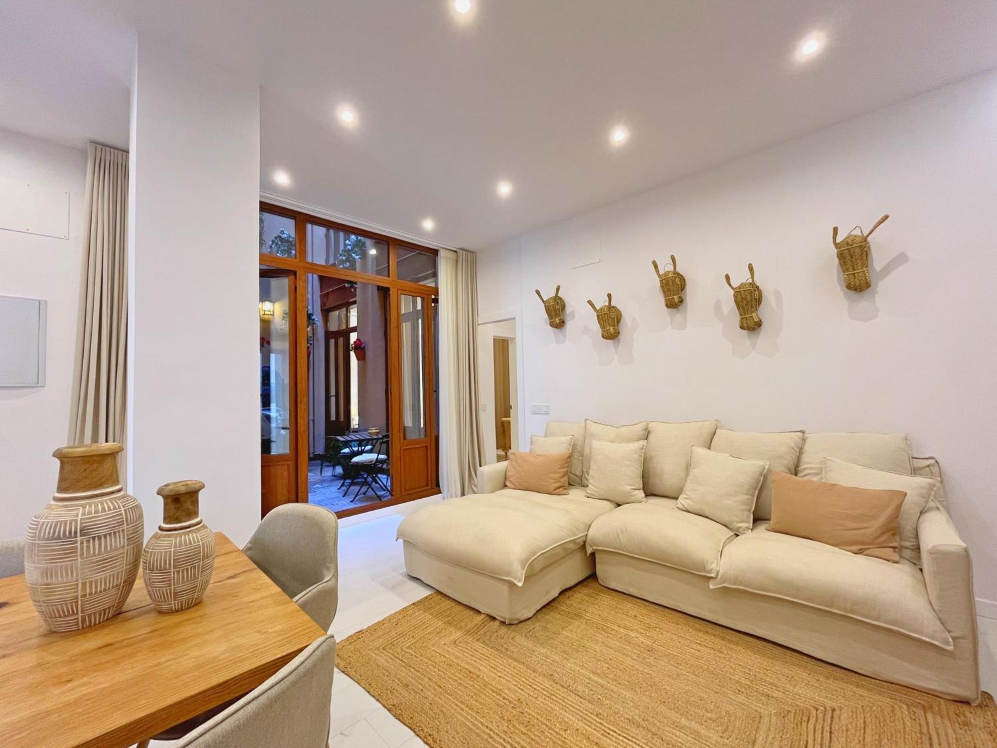 Apartment Piso Con Patio, 3 Habitaciones, En La Goleta