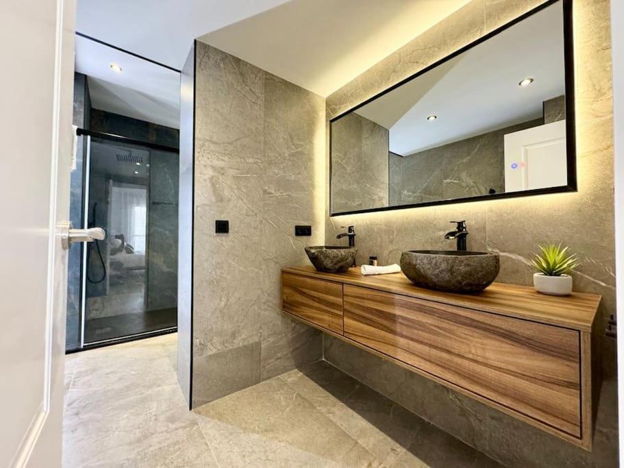 4bd Soho Luxe Retreat Terrace 2bh & Ac Apartment Malaga