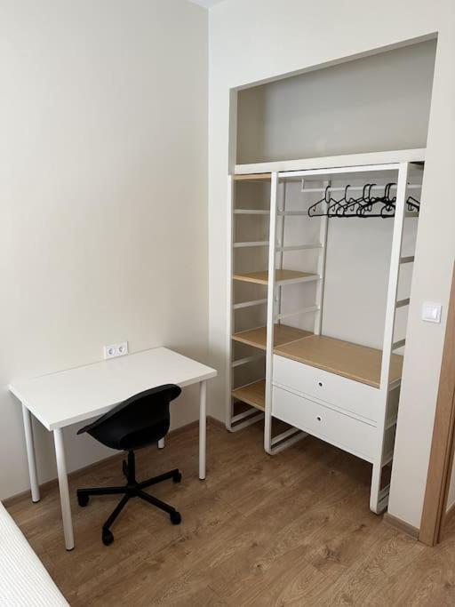 Lägenhet Comfortable In Center With Private Parking Garage *