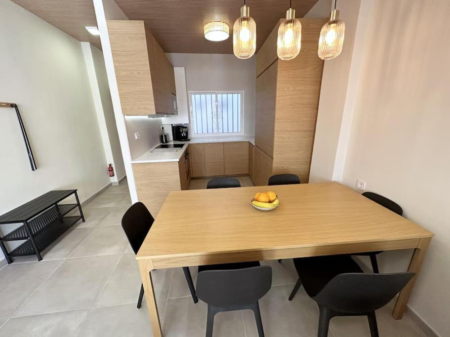 Comfortable In Center With Private Parking Garage Lägenhet *