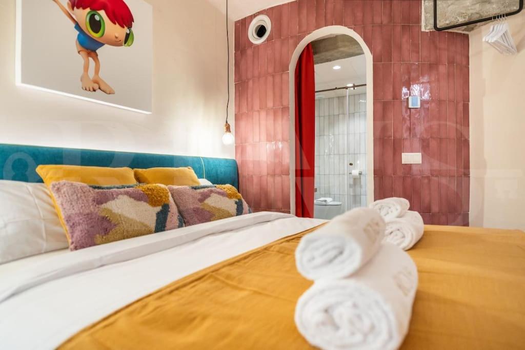 Pop Art Gem With Paintings By Local Artist By Rems Appartamento