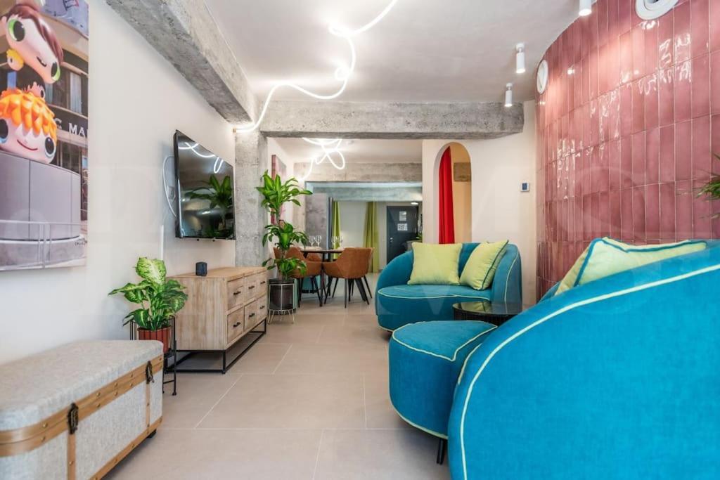 Pop Art Gem With Paintings By Local Artist By Rems Appartamento