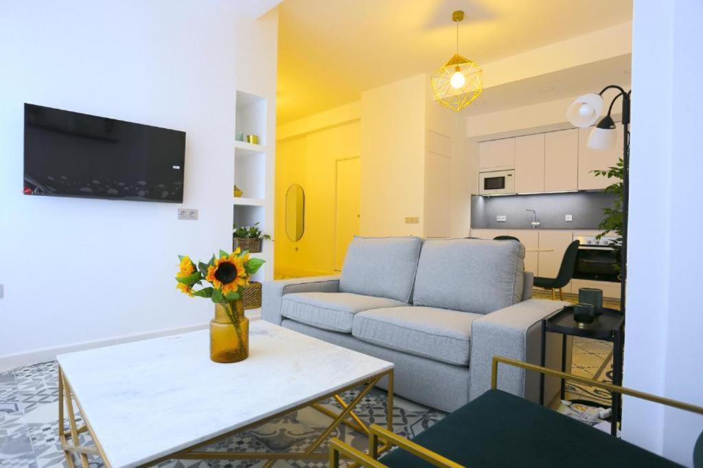 Reding & Center Apartment