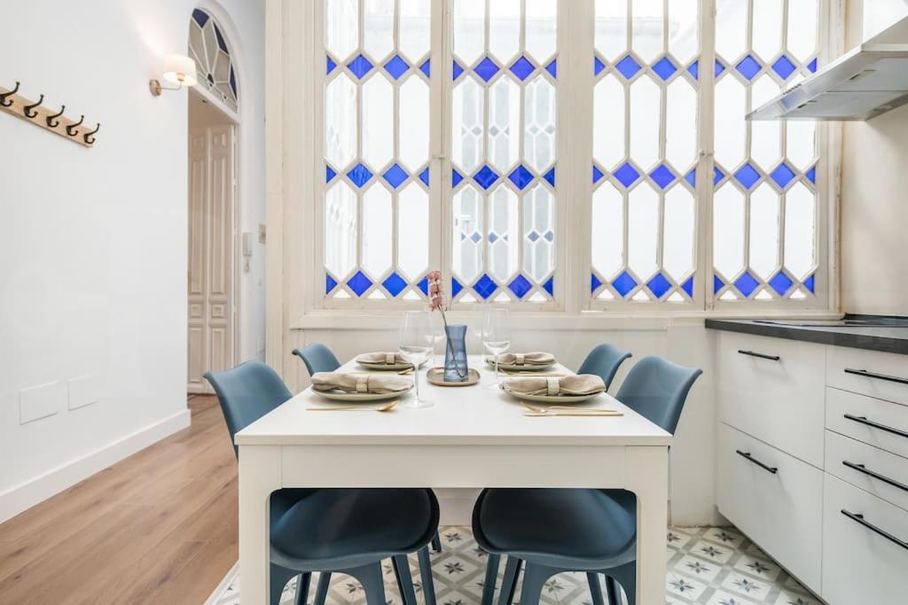 Historic Charm With Contemporary Flair By Rems * Málaga