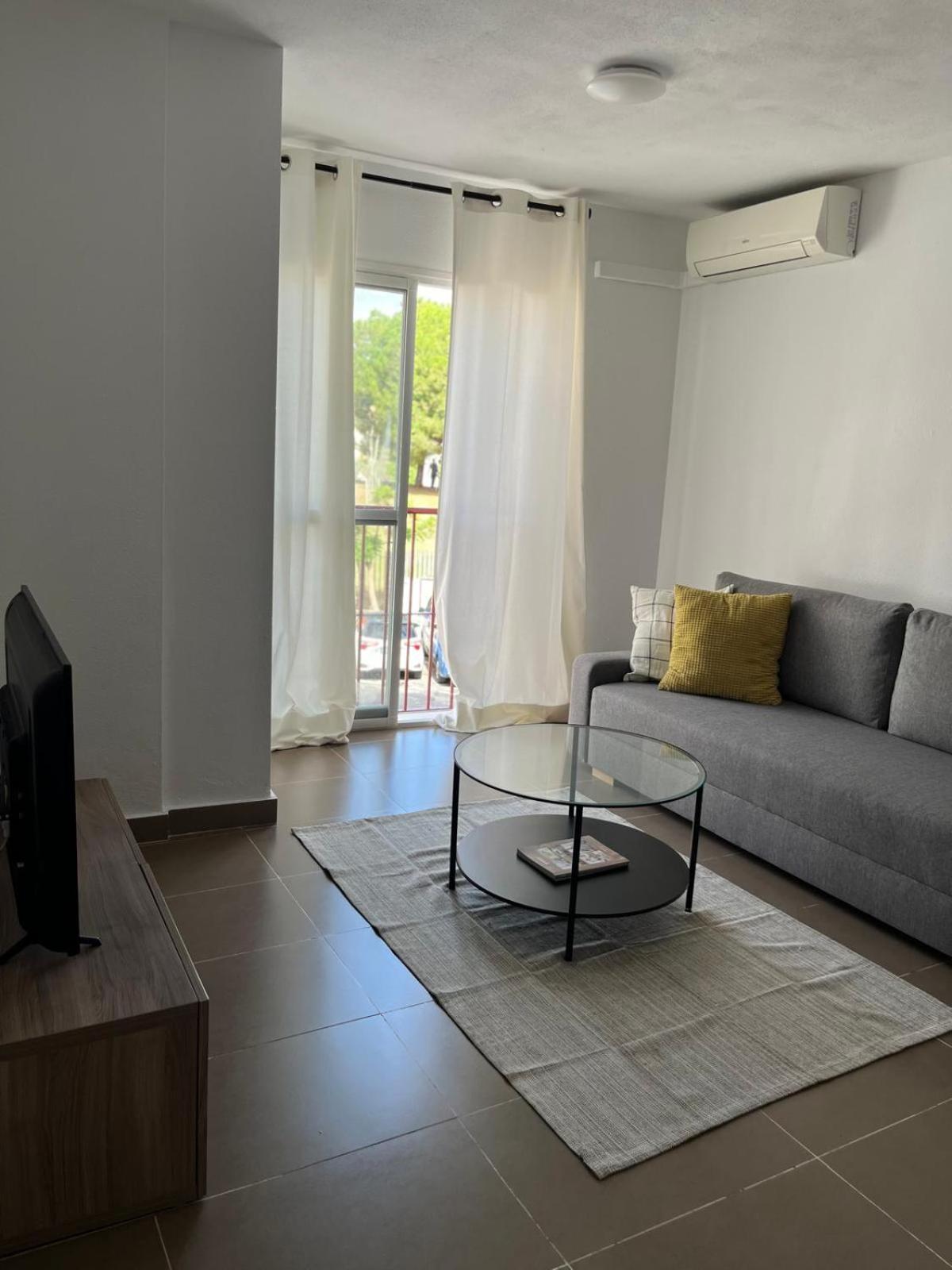 Prime Location - Stylish With Free Wifi, Free Parking, Steps From The Historic Center Appartamento Málaga