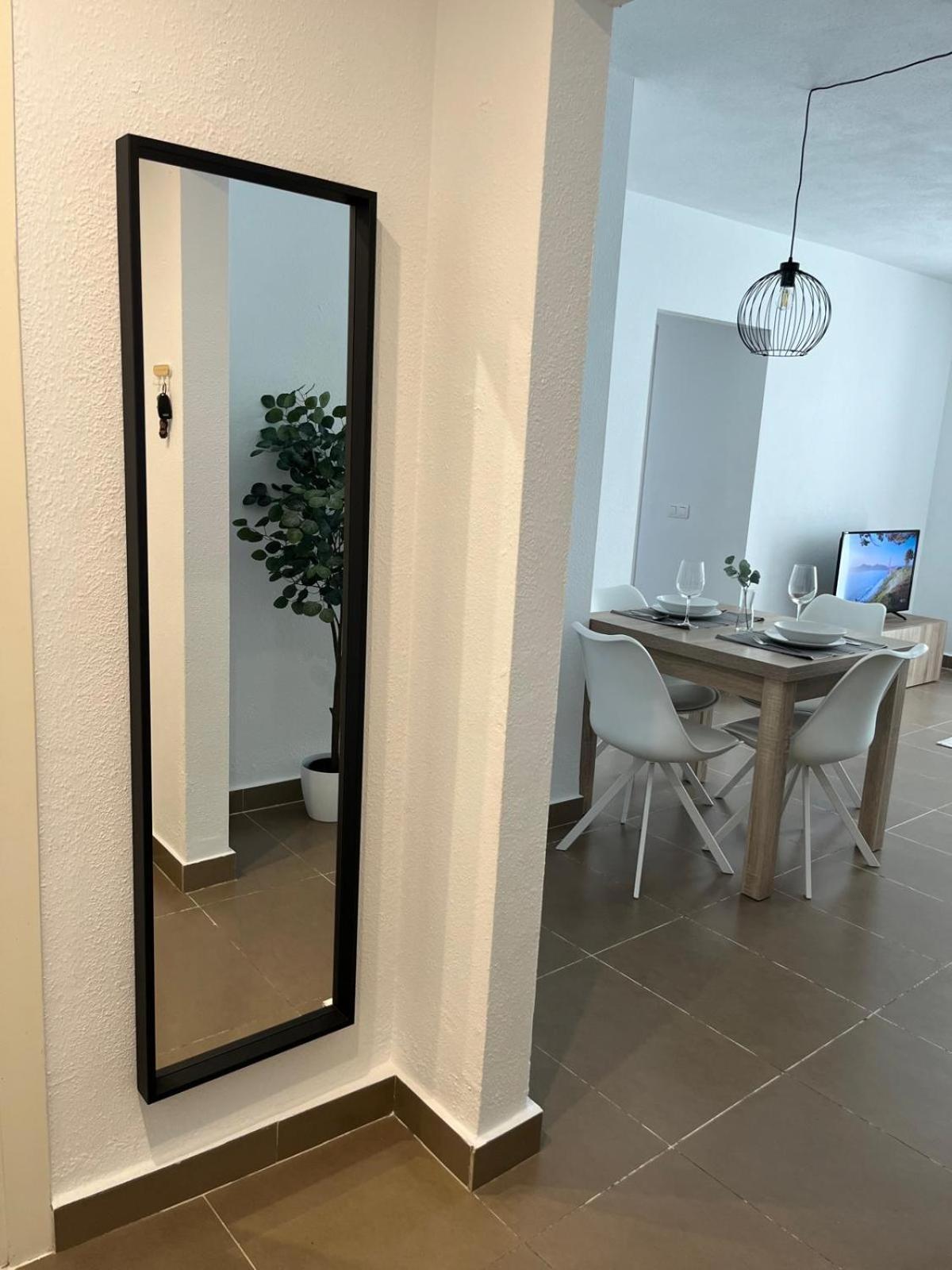 Prime Location - Stylish With Free Wifi, Free Parking, Steps From The Historic Center Appartamento Málaga