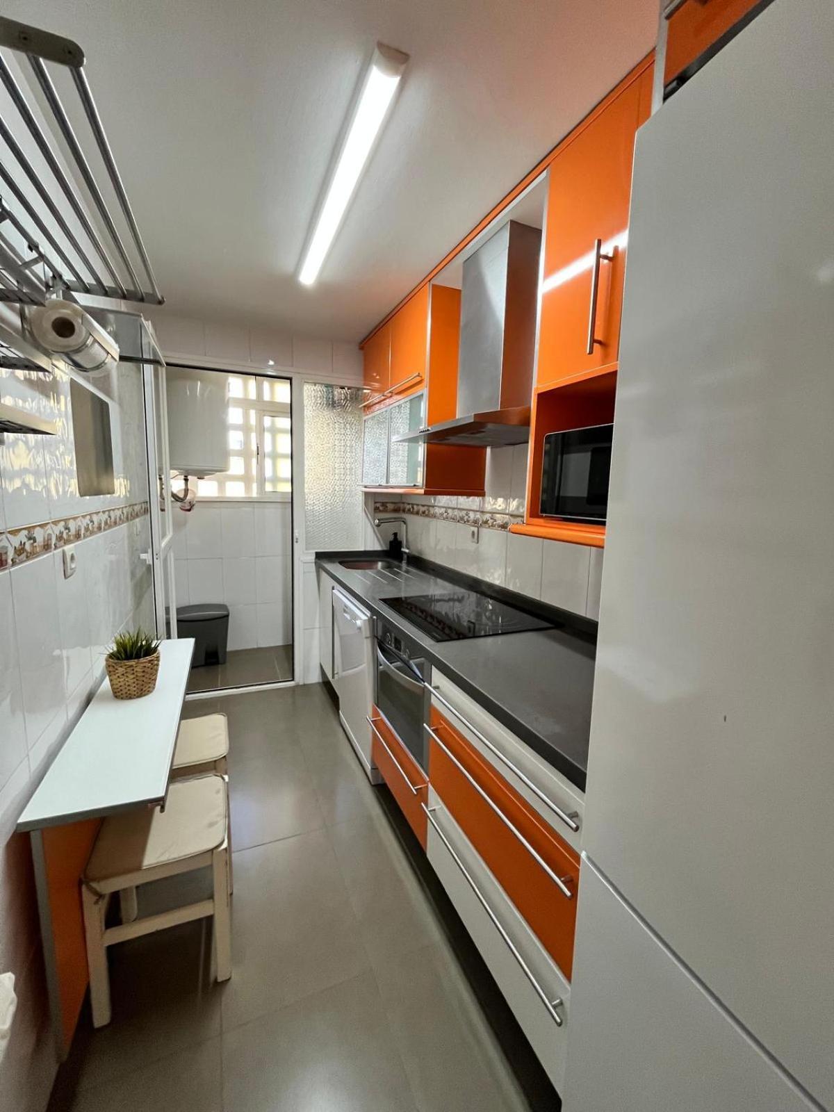 Prime Location - Stylish With Free Wifi, Free Parking, Steps From The Historic Center Appartamento Málaga