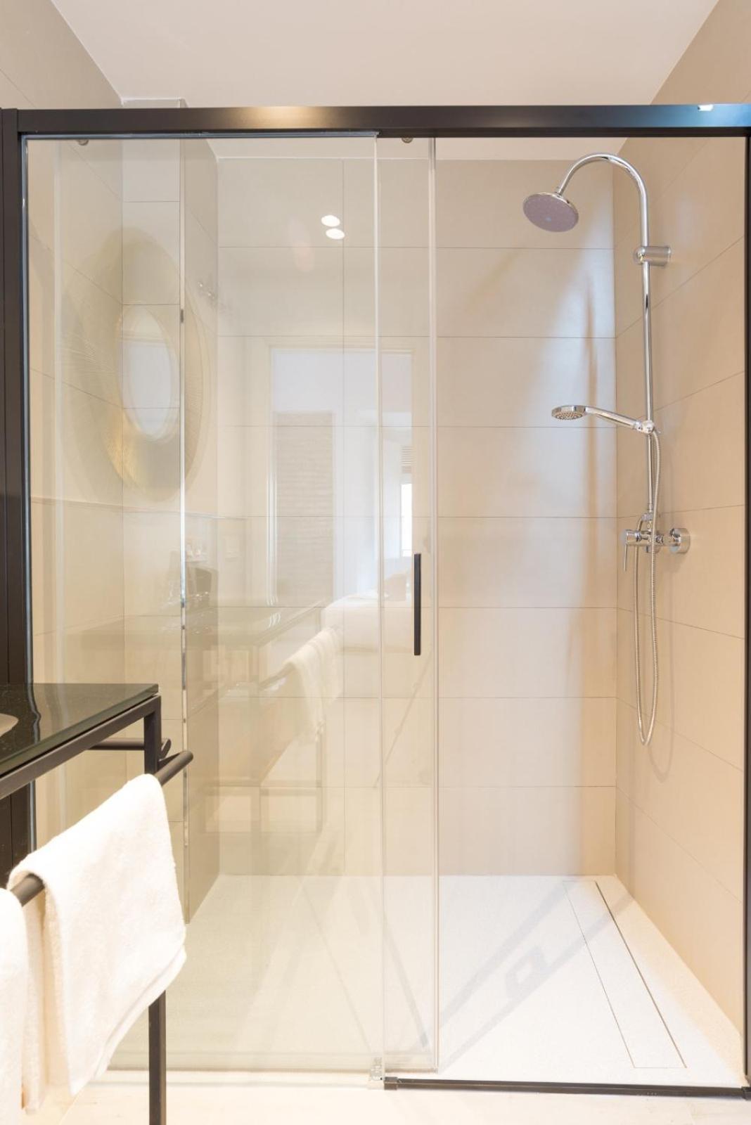 Te1a-el Teatro Brick Wall Prime Location Apartamento