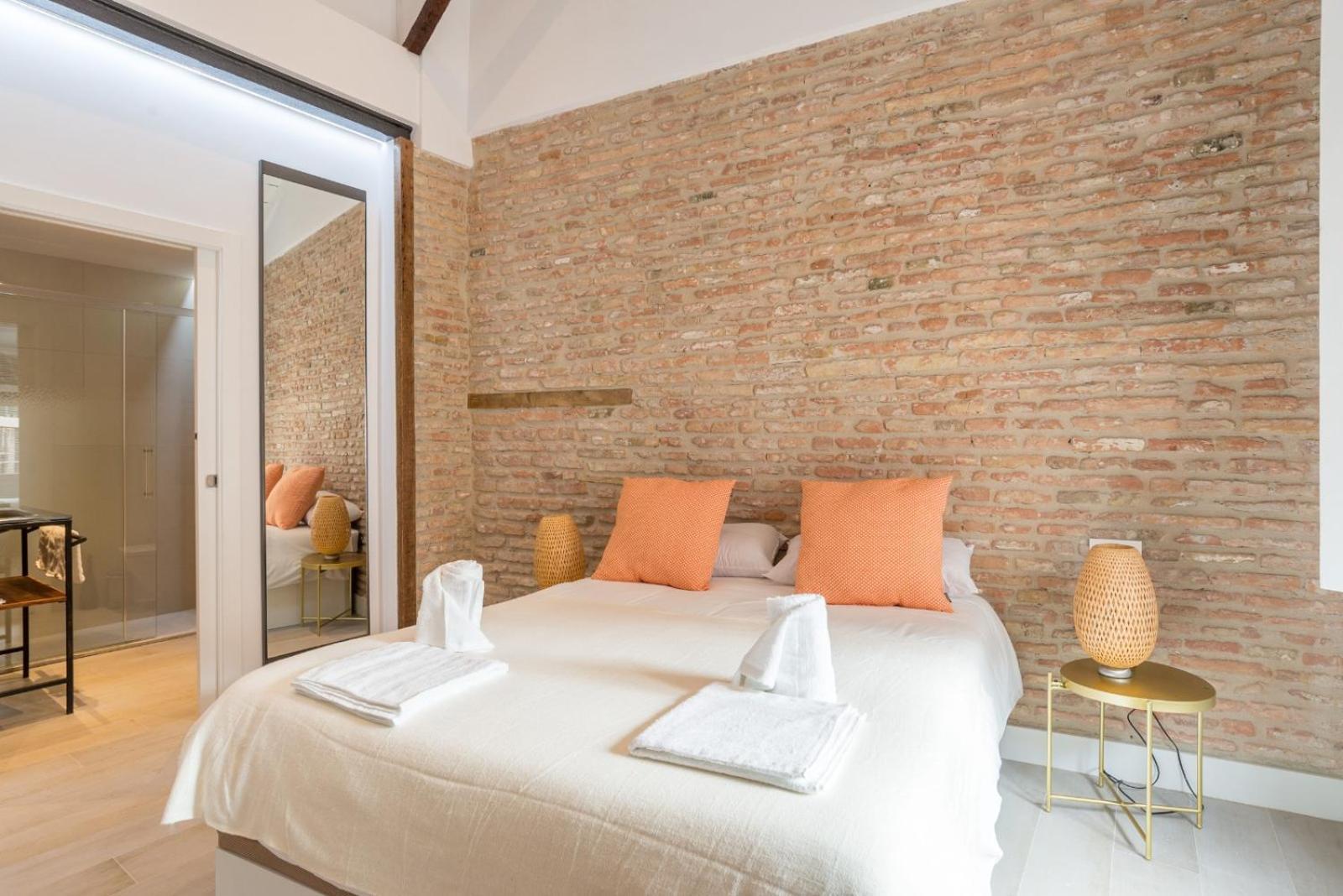 Te1a-el Teatro Brick Wall Prime Location Apartamento *