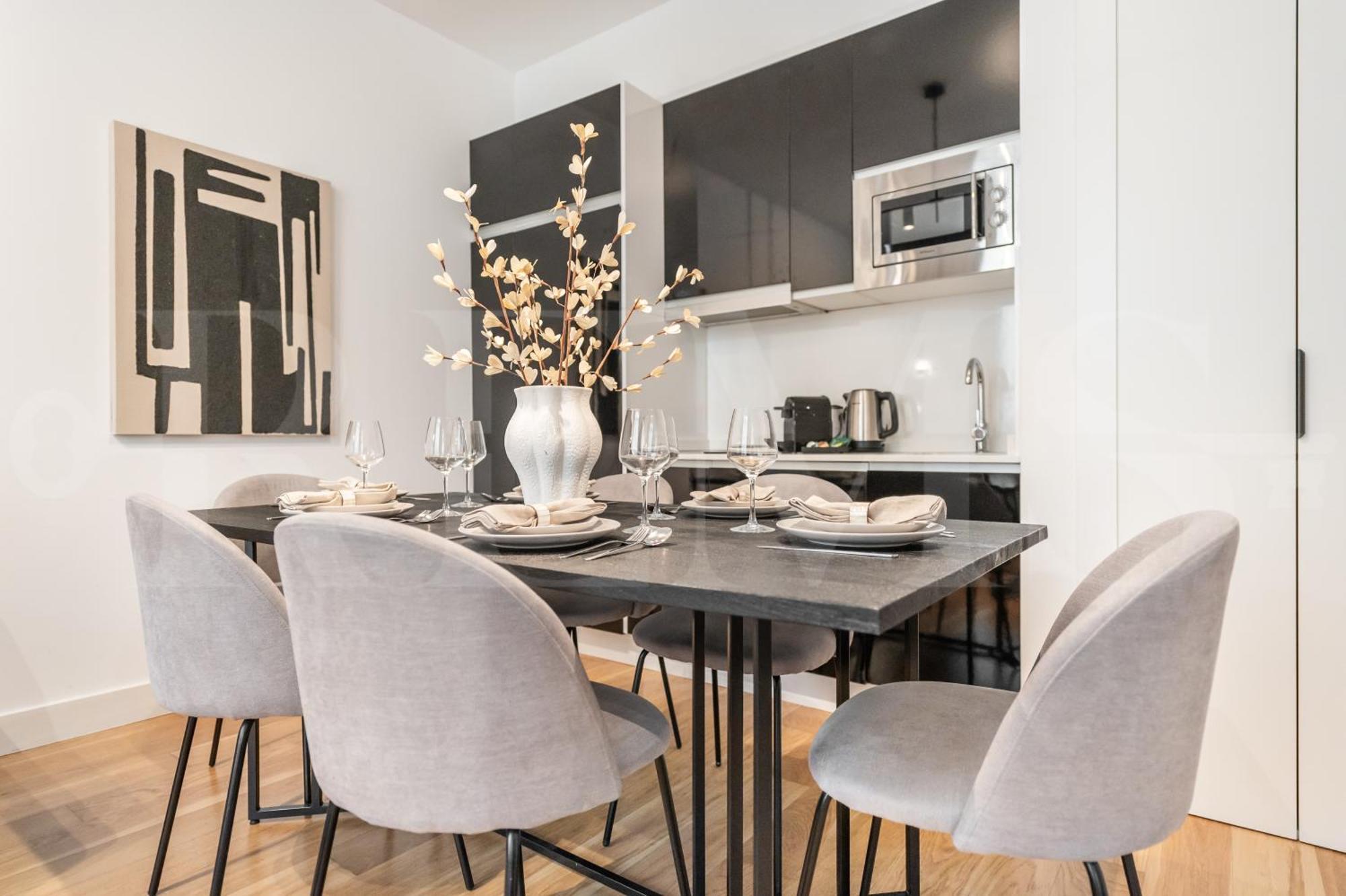 With Picasso Vibes By Rems Appartement