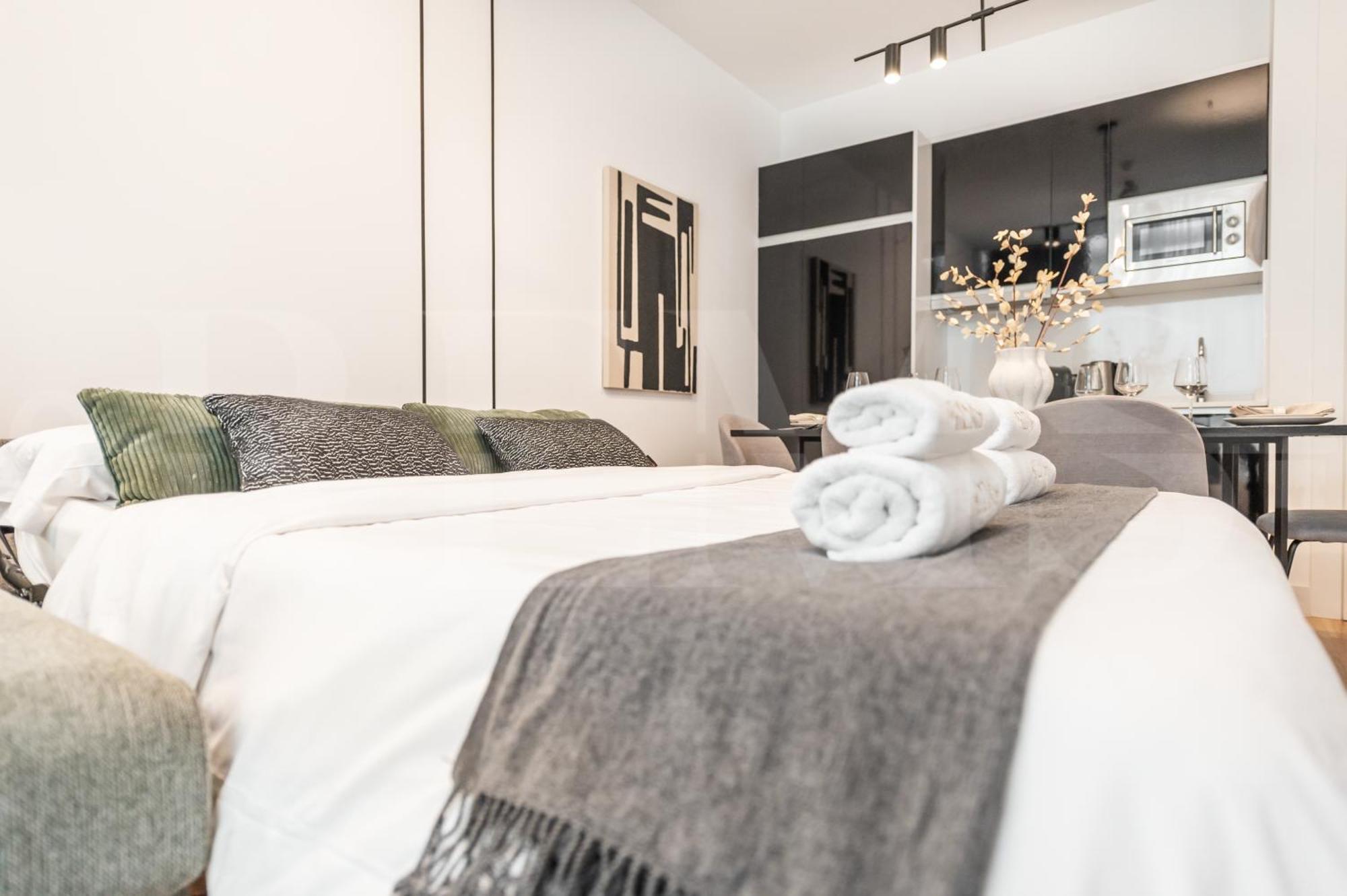 With Picasso Vibes By Rems Appartement