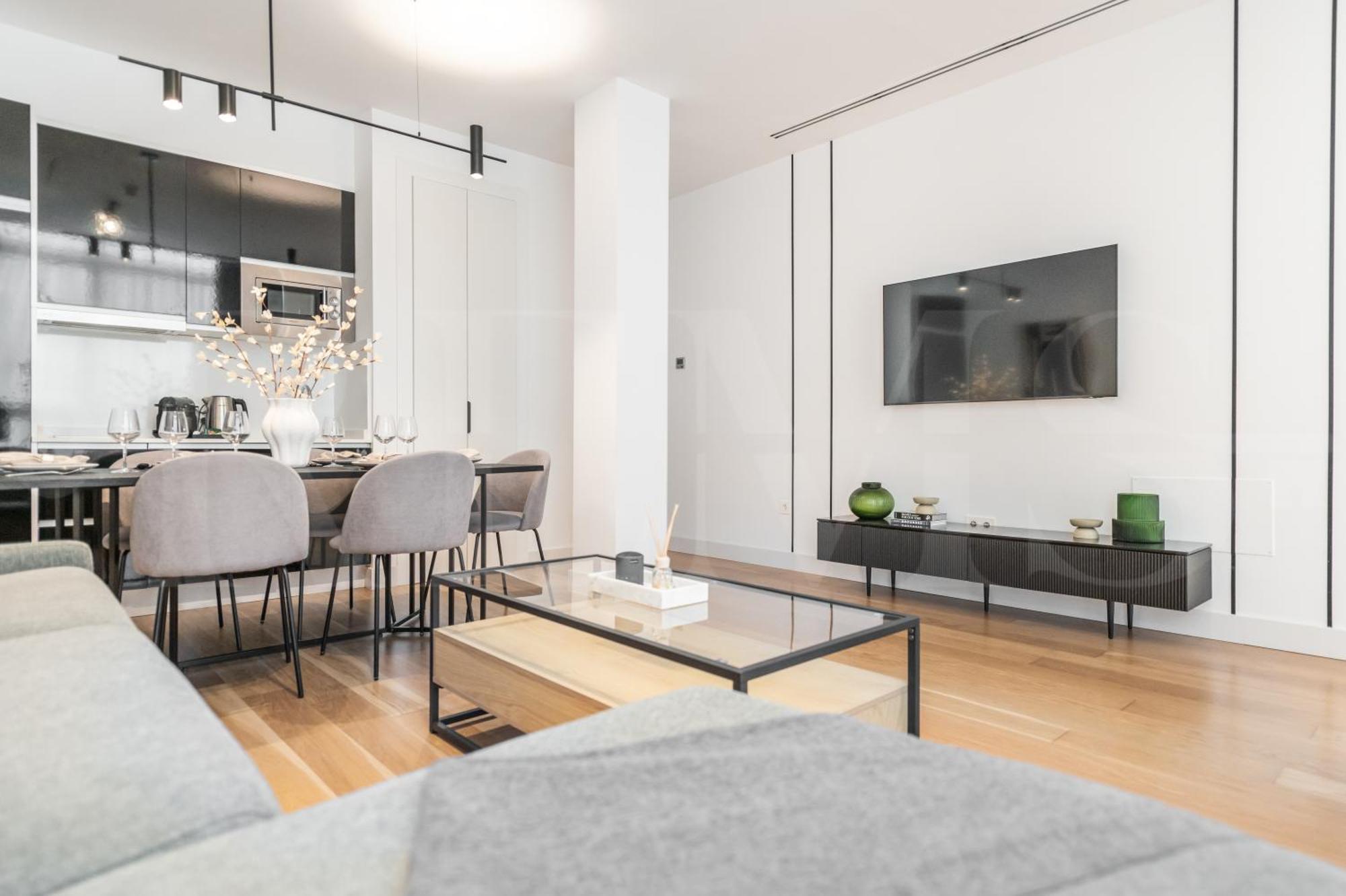 Appartement With Picasso Vibes By Rems