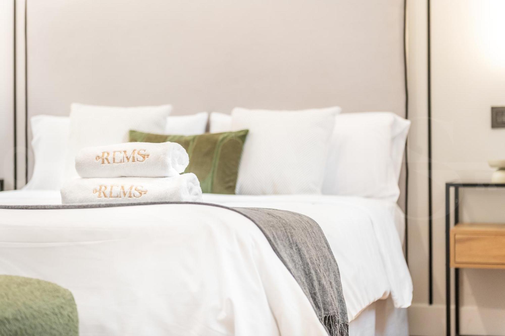 Appartement With Picasso Vibes By Rems
