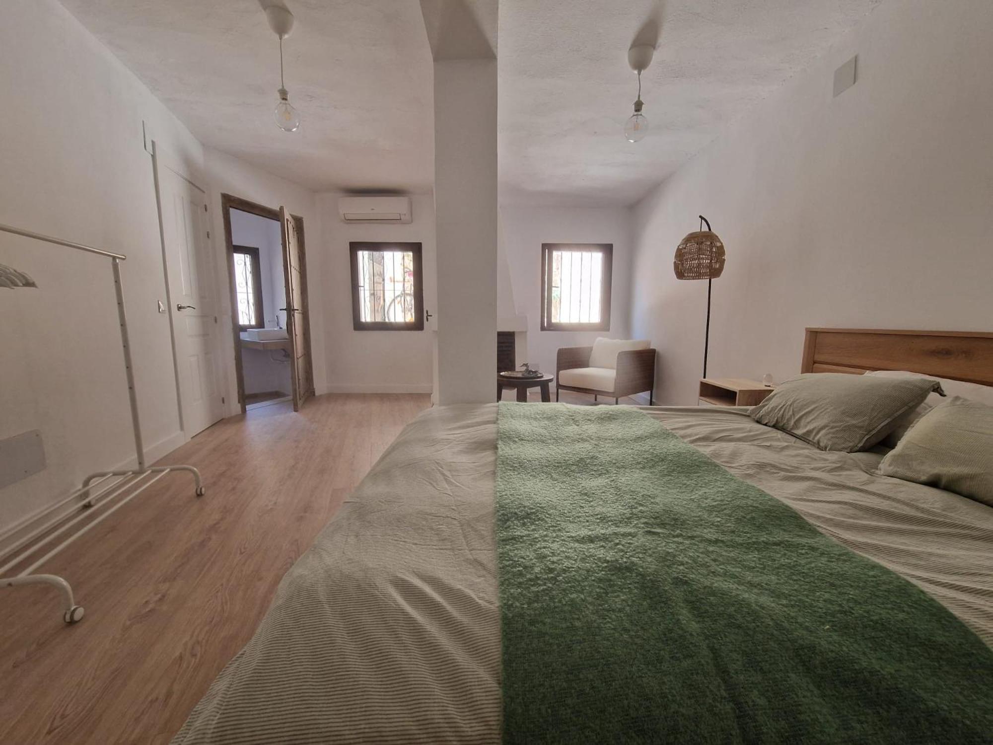 Amplia Y Tranquila Con Bano Privado En Piso Compartido