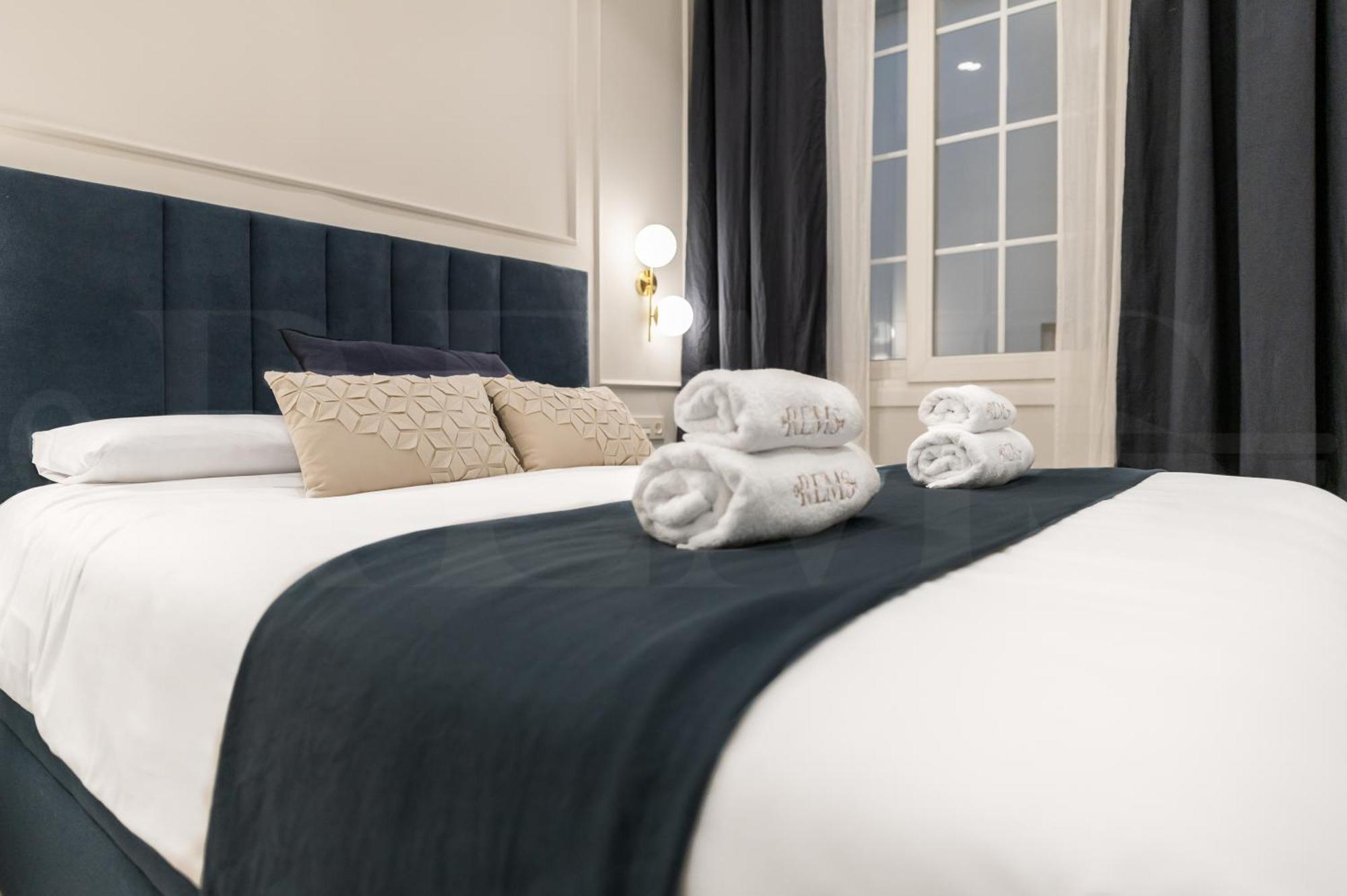 Apartment Historic Charm Steps From Landmarks By Rems