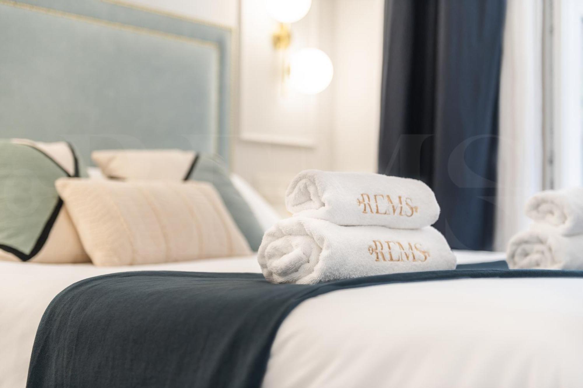 Apartment Historic Charm Steps From Landmarks By Rems Malaga