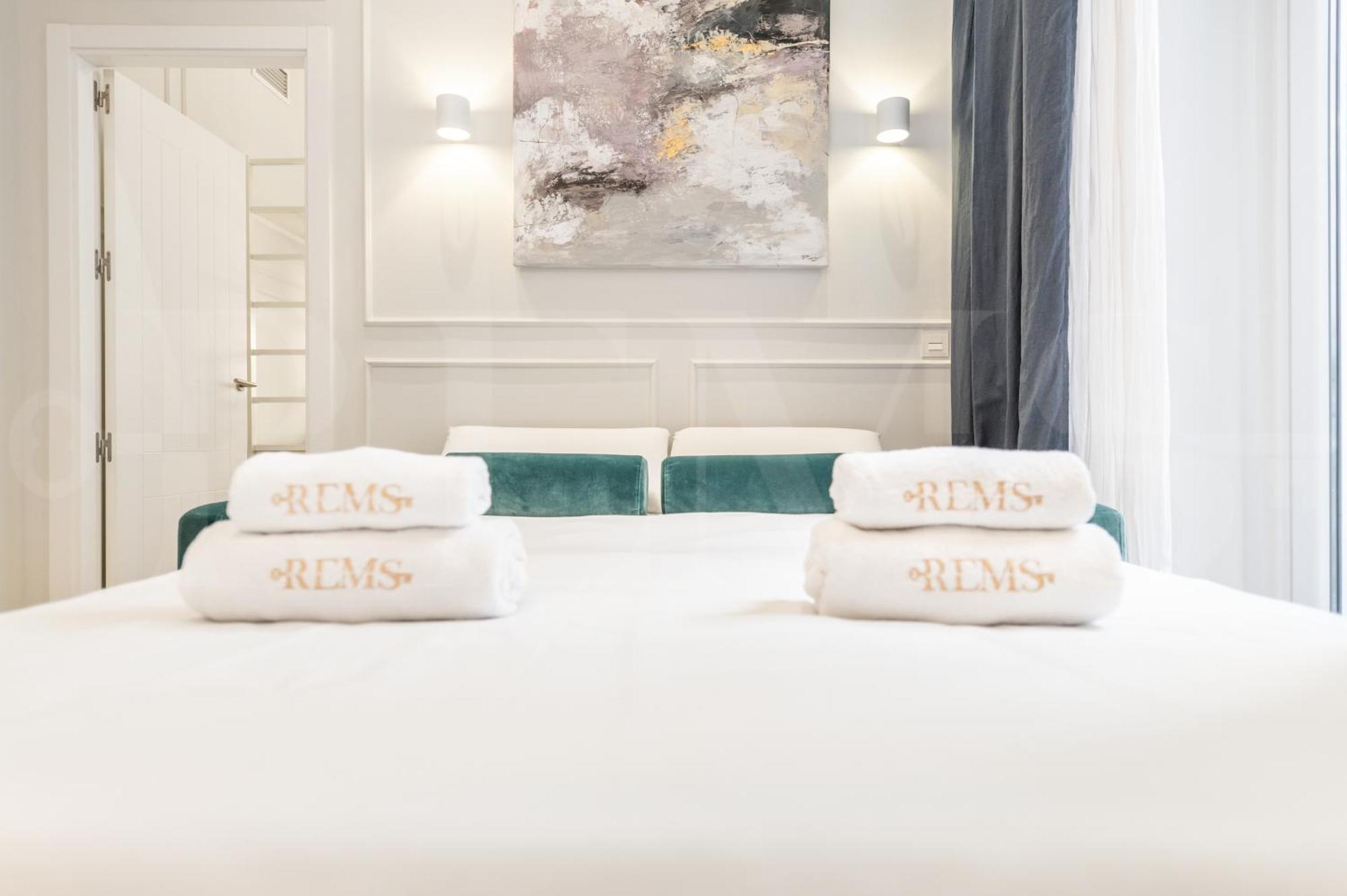 Historic Charm Steps From Landmarks By Rems Apartment