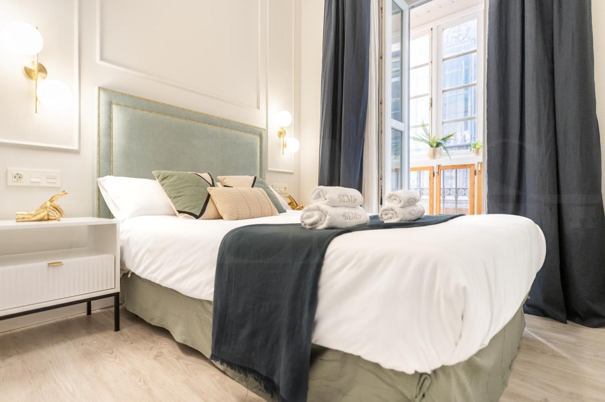 Historic Charm Steps From Landmarks By Rems Apartment Malaga