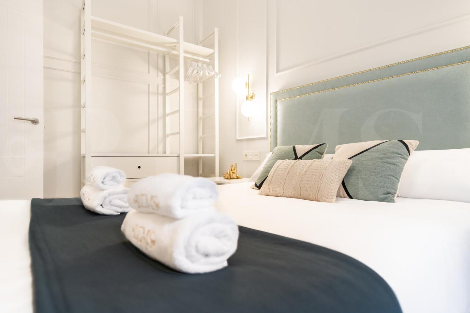Historic Charm Steps From Landmarks By Rems Apartment