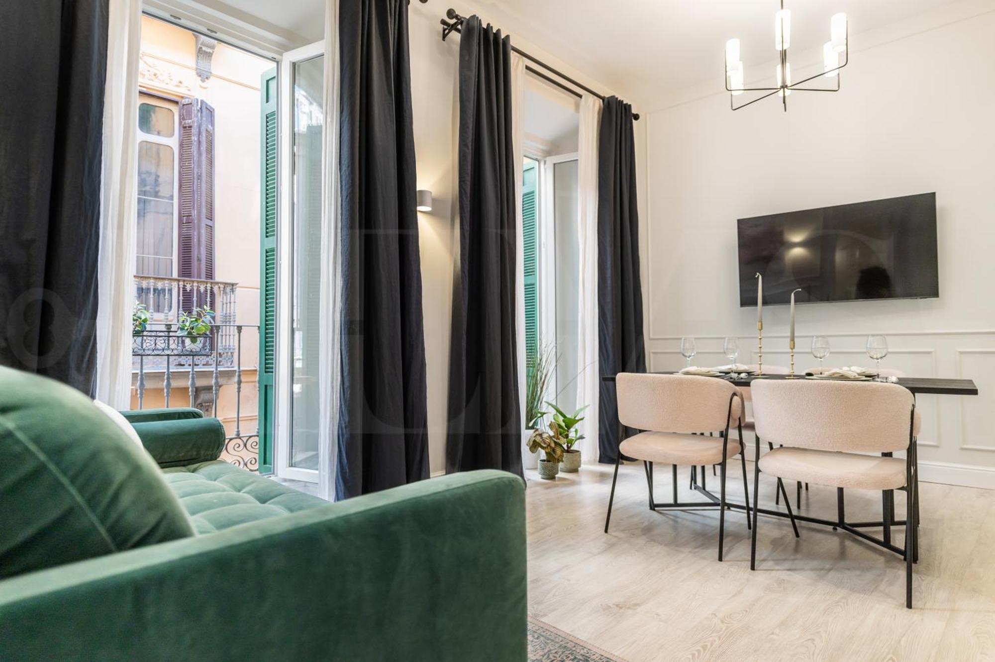 Apartment Historic Charm Steps From Landmarks By Rems Malaga