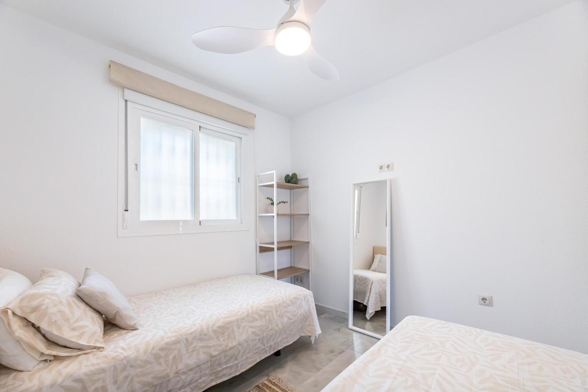 Lägenhet Beautiful 2-bedroom Flat - Pool And Paddle Court Málaga