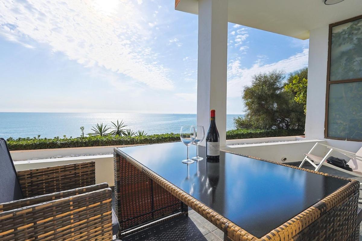 Beachfront With Terrace And Pool Lägenhet Málaga