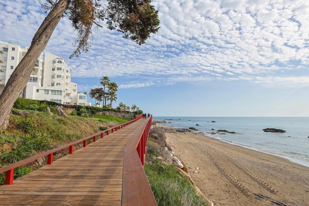 Beachfront With Terrace And Pool Lägenhet Málaga