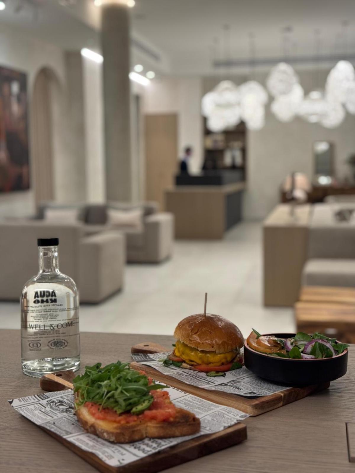 Hotell Well And 4*