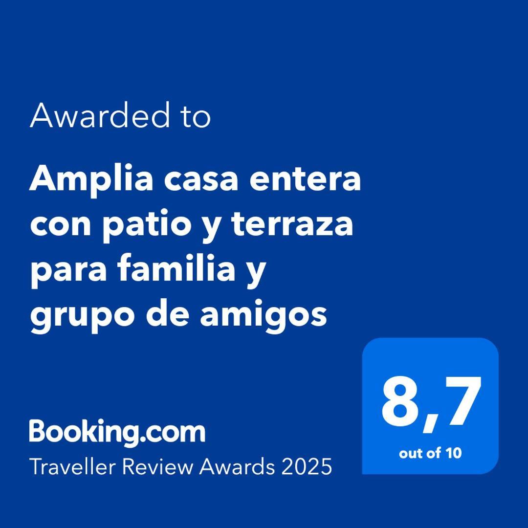 Amplia Casa Entera Con Patio Y Terraza Familia Y Grupo De Amigos Сasa de vacaciones Málaga