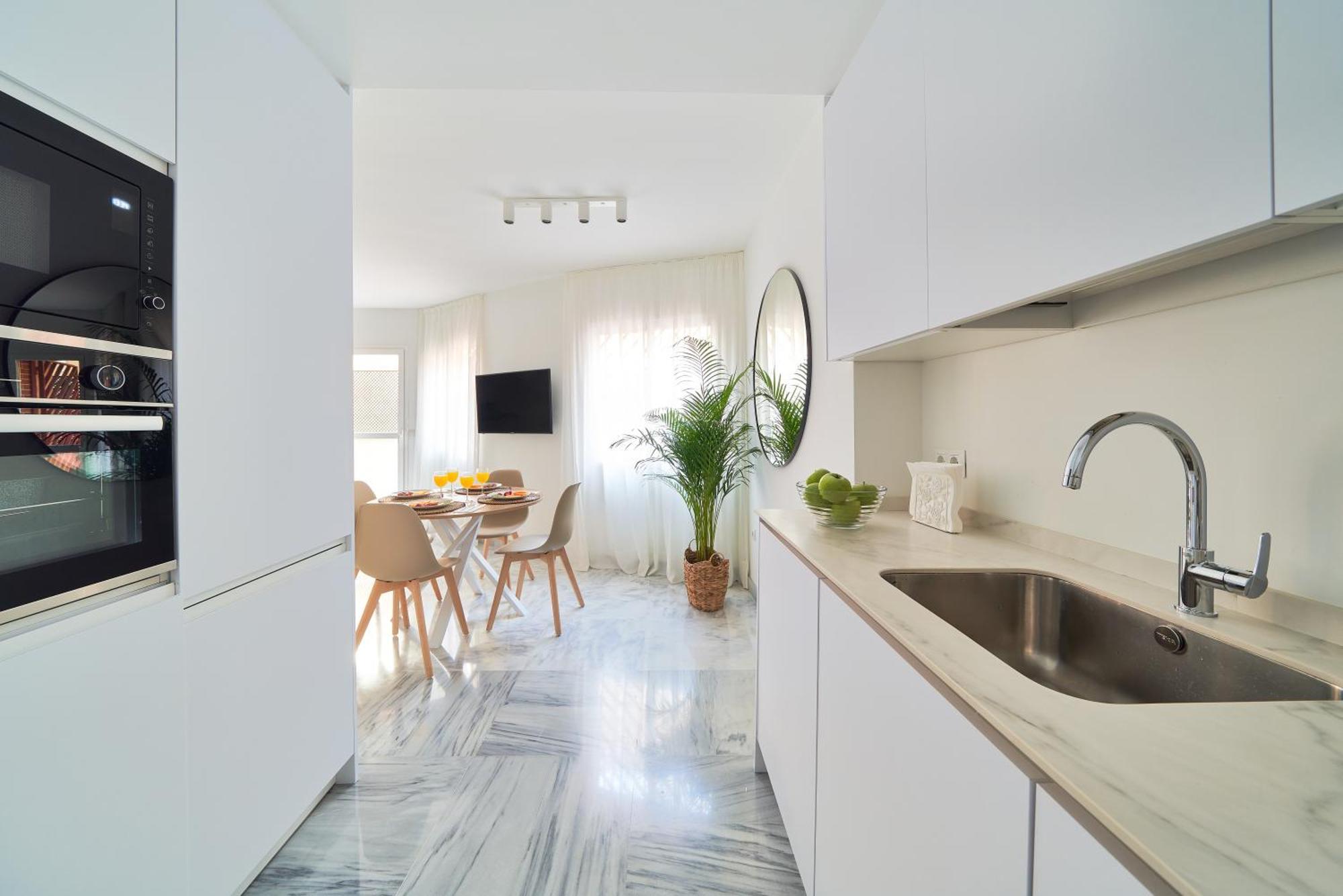 Apartment Modern Centre W/ Terrace & Fast Wifi