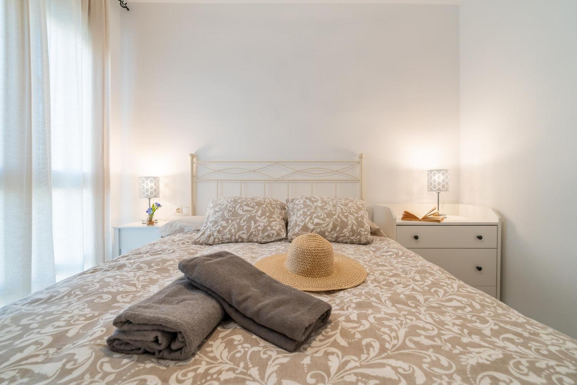 Casa Playa Guadalmar, Beautiful In Front Of The Sea, Wifi, Ac, Smart Tv, Private Parking Malaga