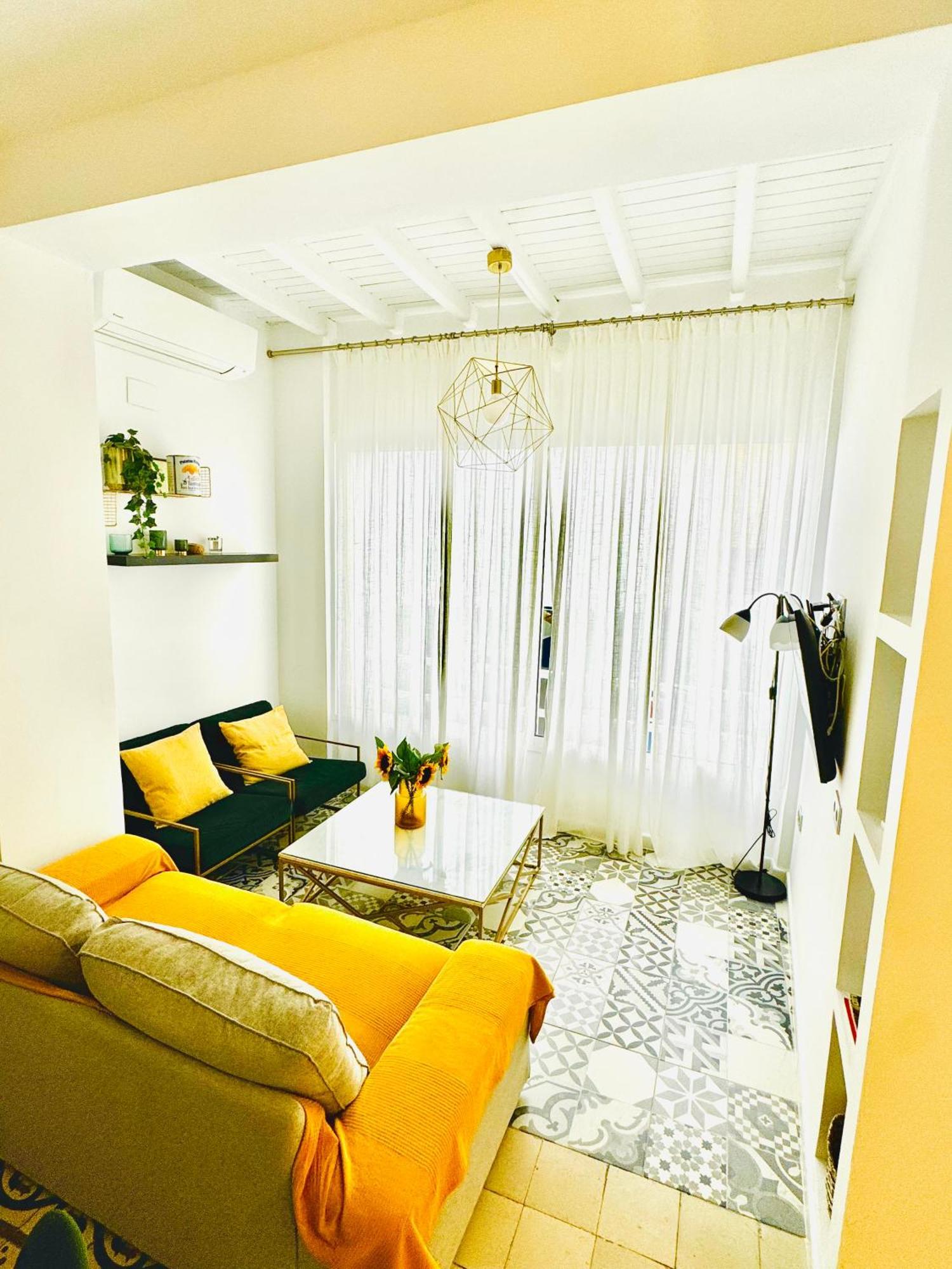 Reding & Center Apartment *