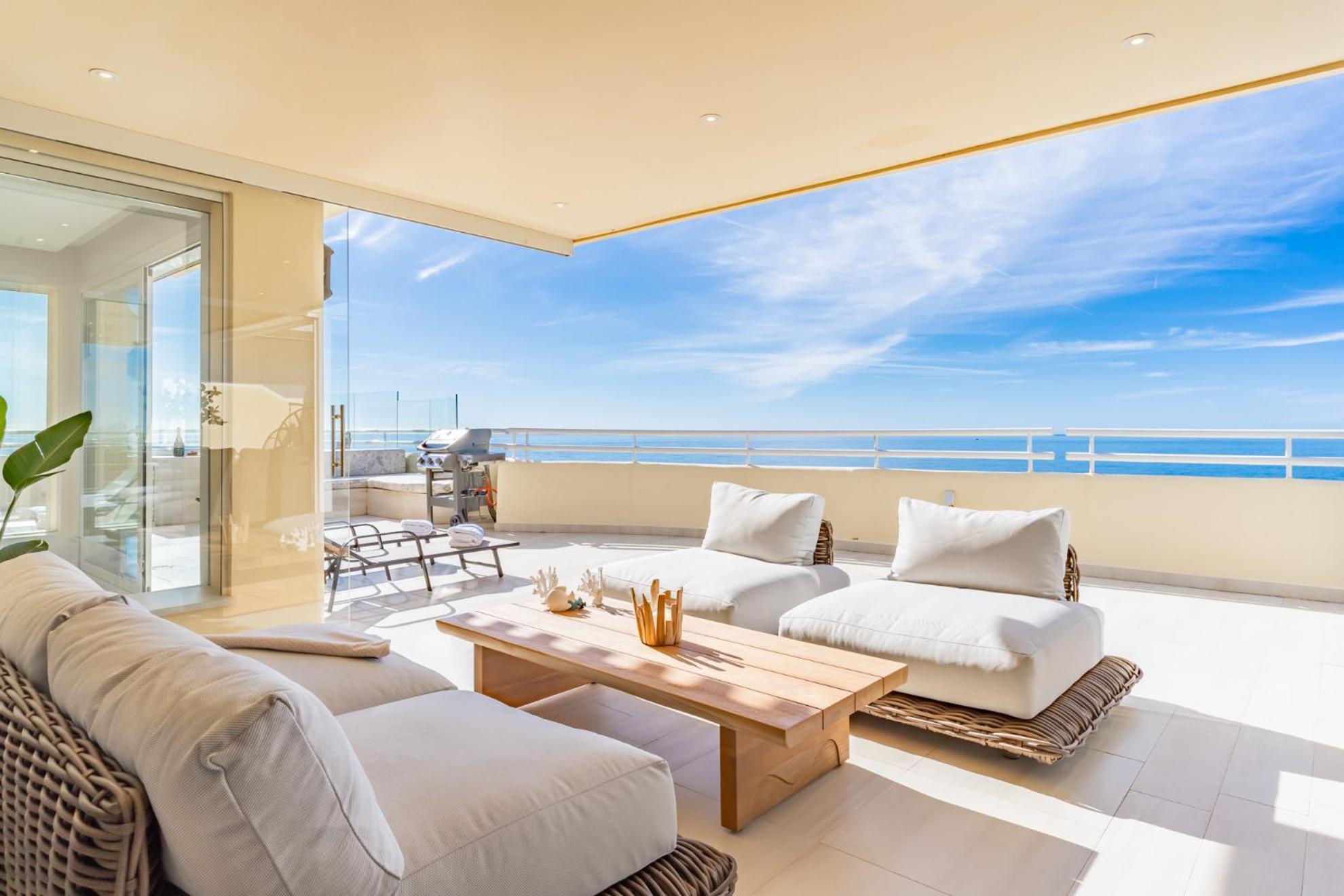 Infinity Blue Penthouse Holiday home