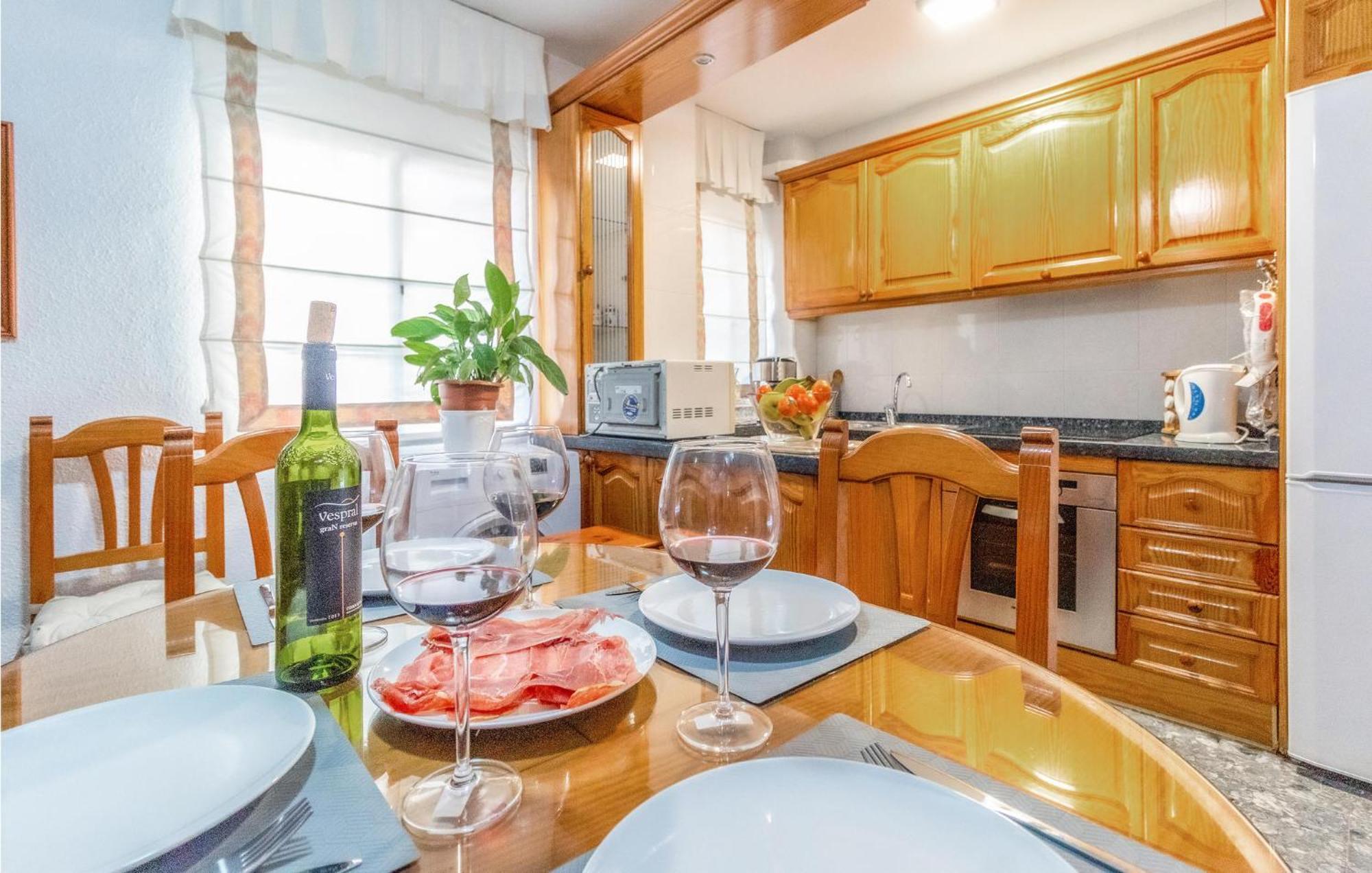 Stunning In Mlaga With 2 Bedrooms And Wifi Vakantiehuis *