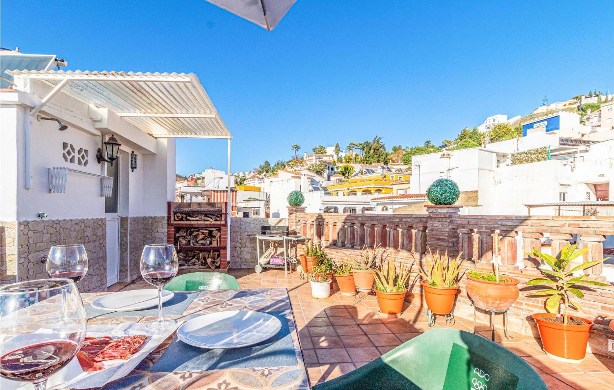 Stunning In Mlaga With 2 Bedrooms And Wifi Vakantiehuis *