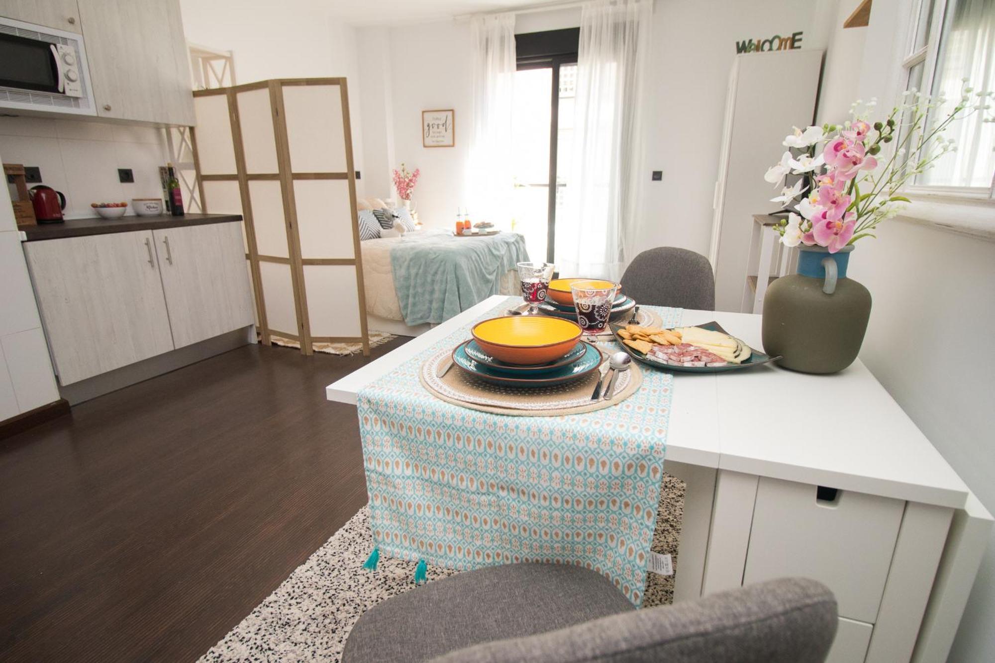 Apartment C80 - Rustic Chic Downtown