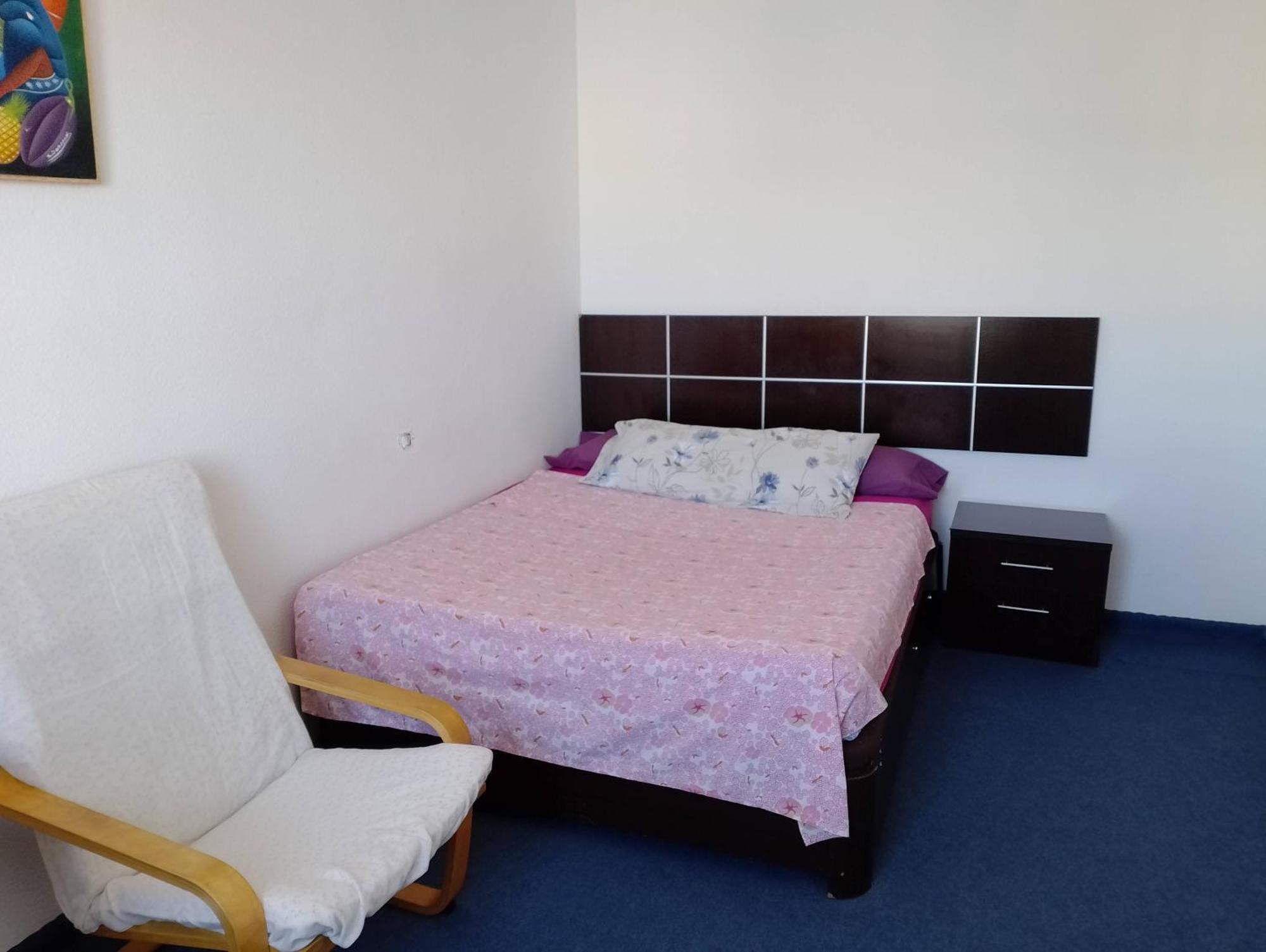 Privada Comoda Centro Vialia Estacion De Tren Maria Zambrano Y Tambien Cerca A La Playa Habitación en casa particular *