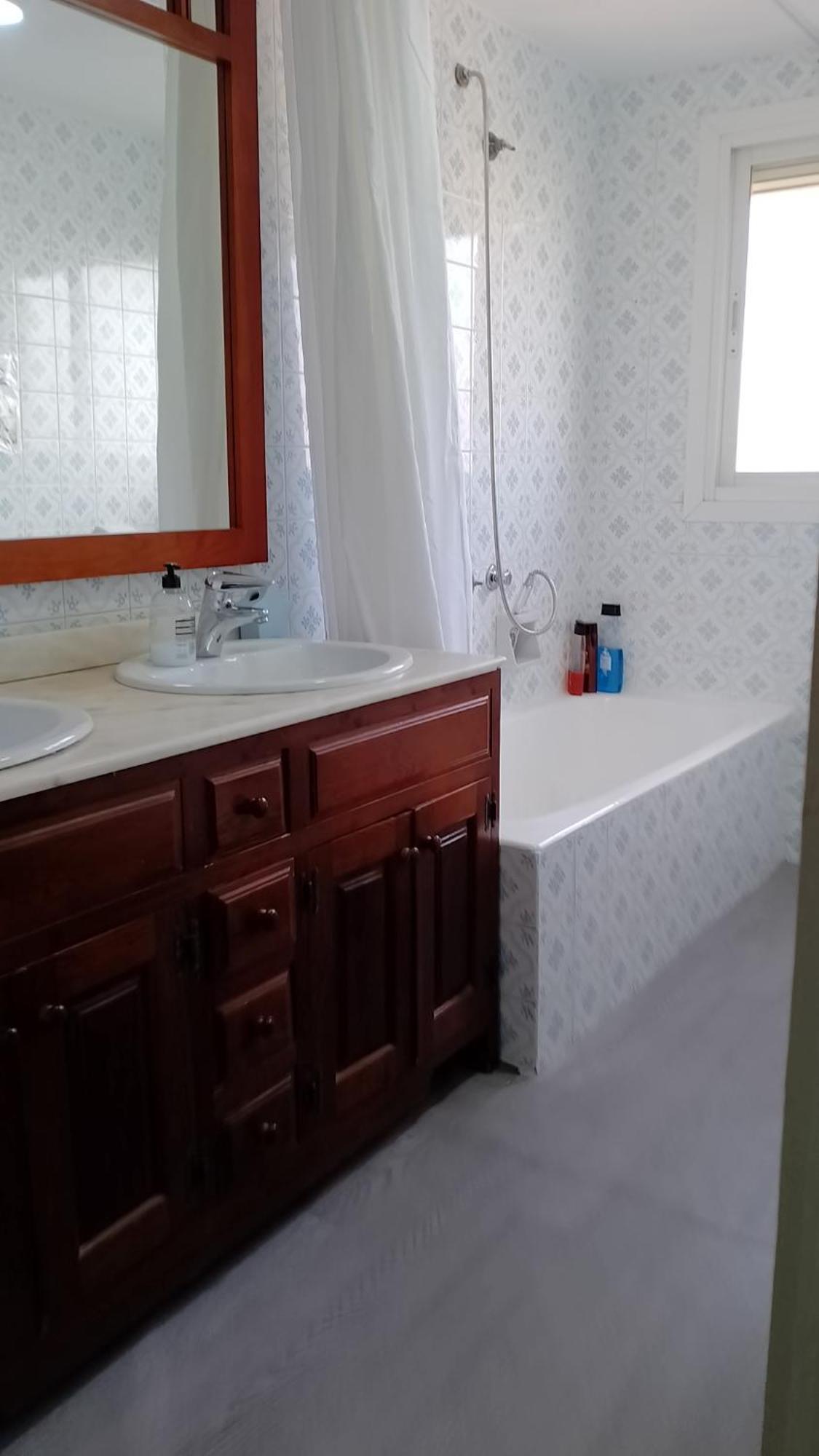 Habitación en casa particular Privada Comoda Centro Vialia Estacion De Tren Maria Zambrano Y Tambien Cerca A La Playa