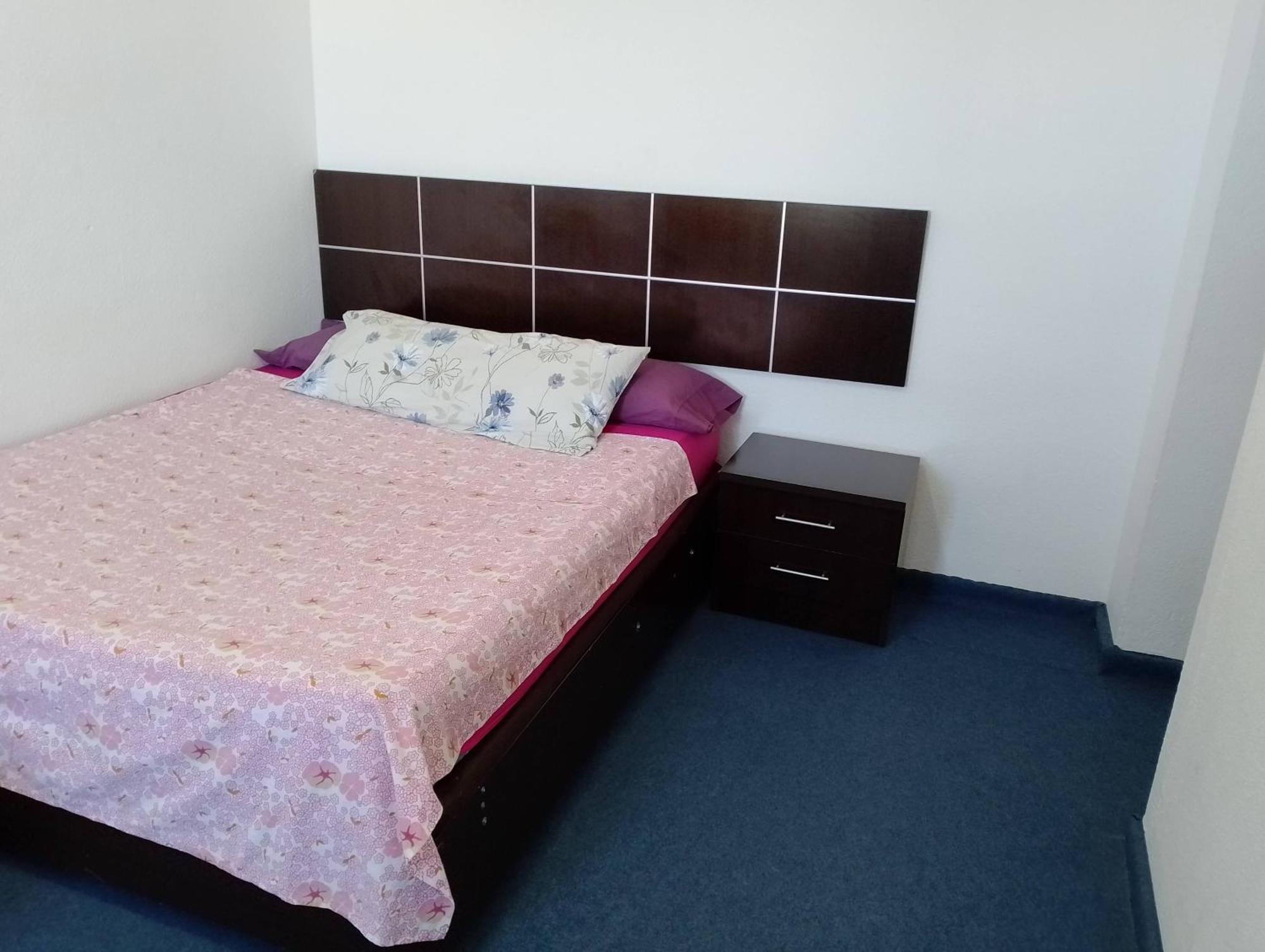 Privada Comoda Centro Vialia Estacion De Tren Maria Zambrano Y Tambien Cerca A La Playa Habitación en casa particular