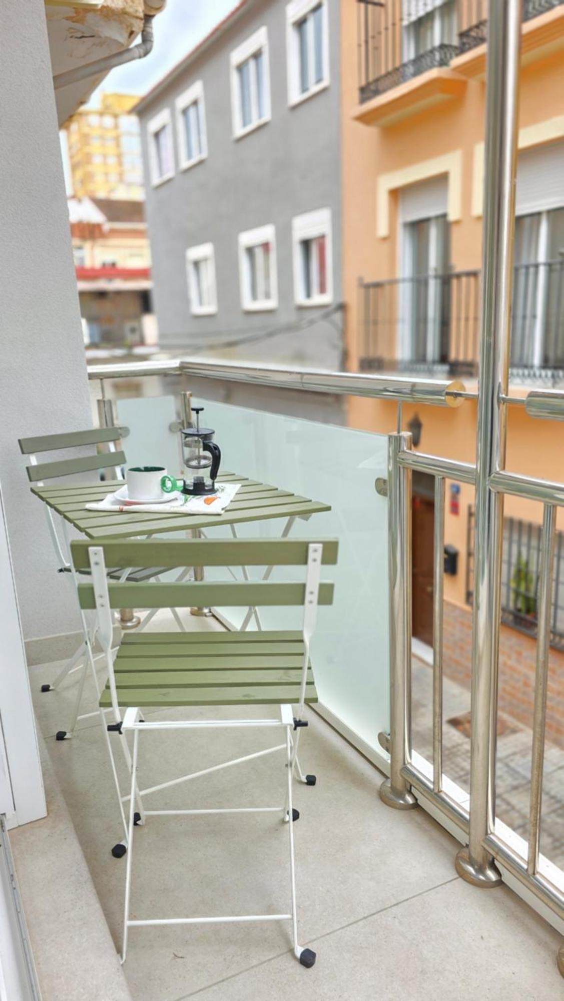 Apartamento Miro Huelin 200 M From *