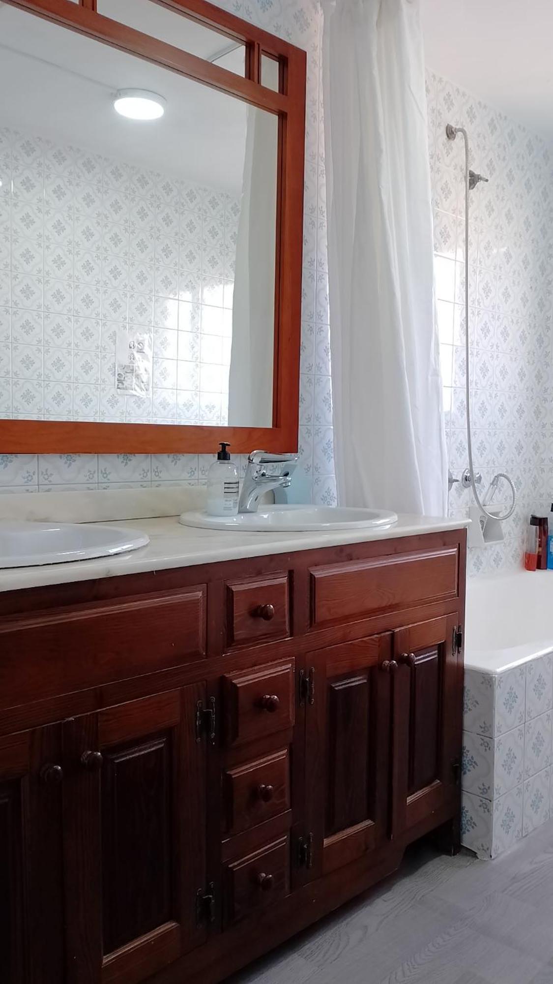 Privada Comoda Centro Vialia Estacion De Tren Maria Zambrano Y Tambien Cerca A La Playa Habitación en casa particular *