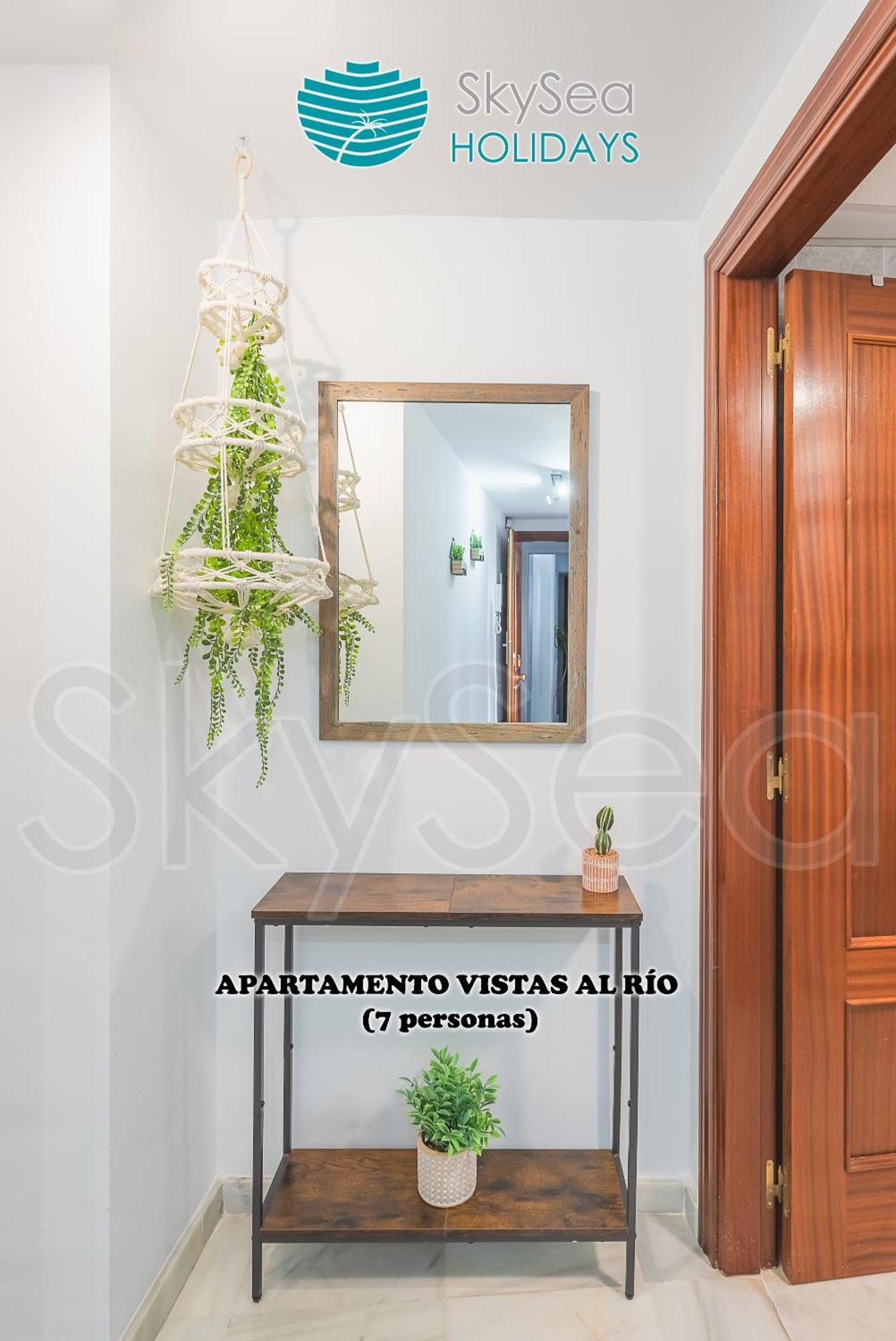 Skysea Holidays Centro Frente Al Rio Malaga